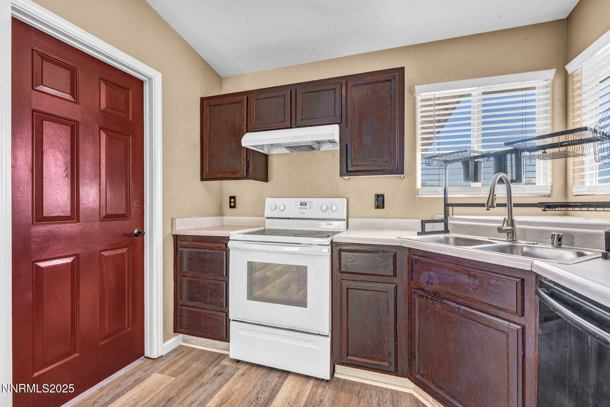 41-web-or-mls-103-michaelsen-dr