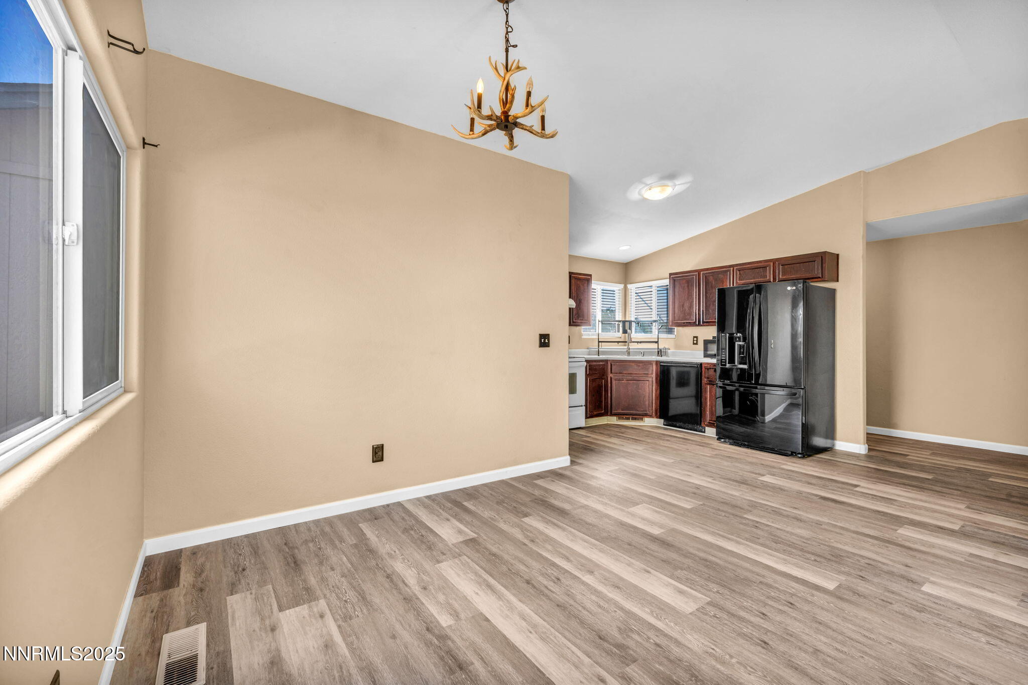 33-web-or-mls-103-michaelsen-dr