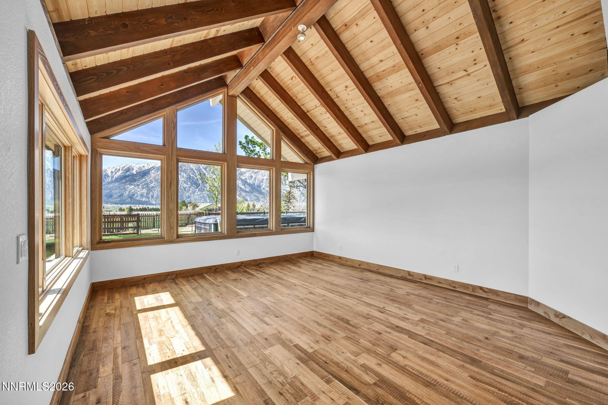 92-web-or-mls-1097-meadowlark-cir