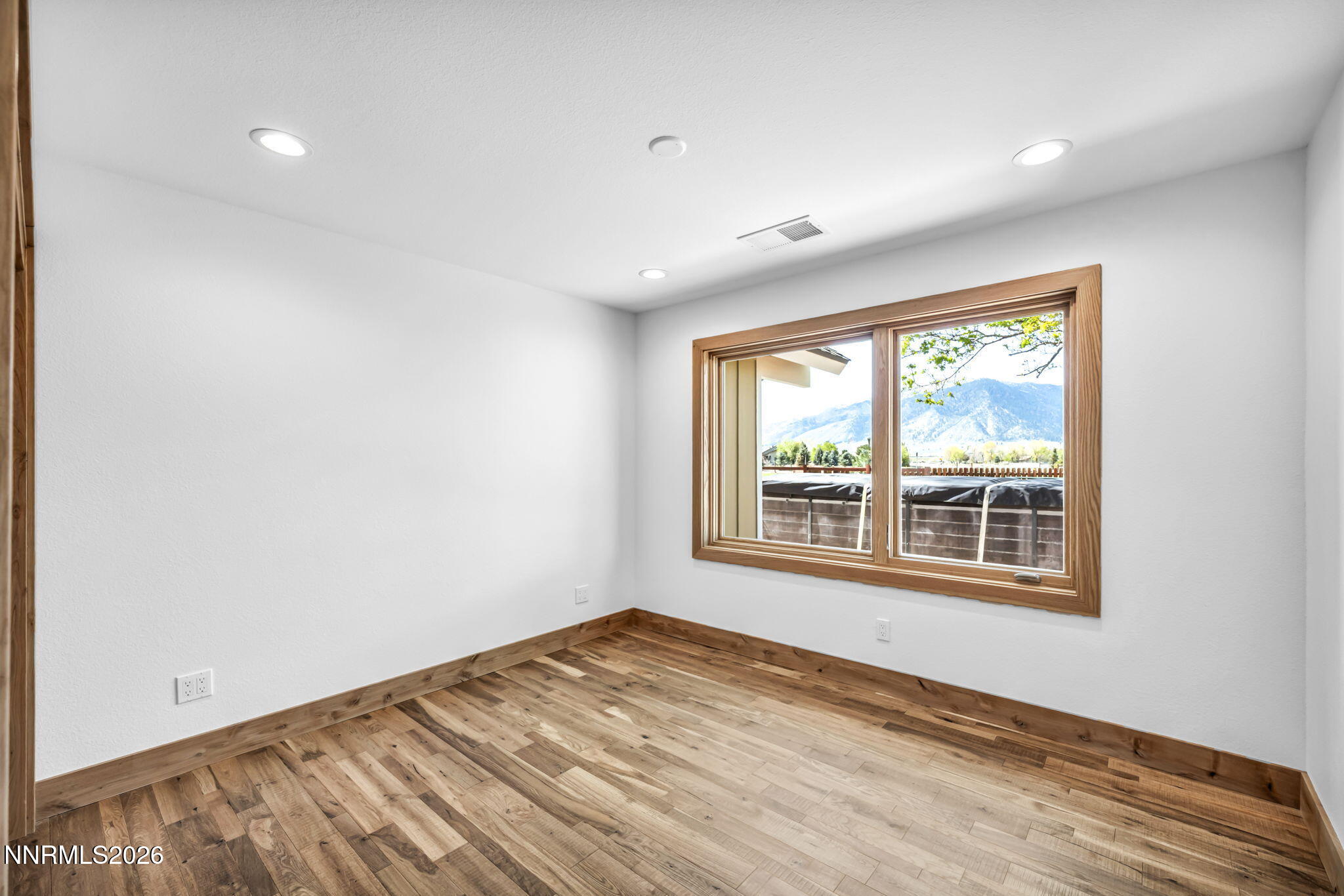 73-web-or-mls-1097-meadowlark-cir