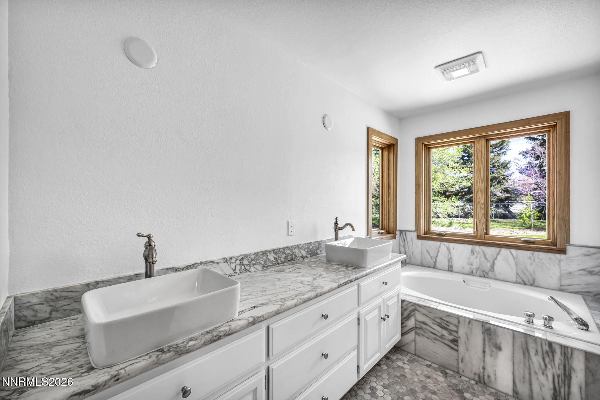 101-web-or-mls-1097-meadowlark-cir
