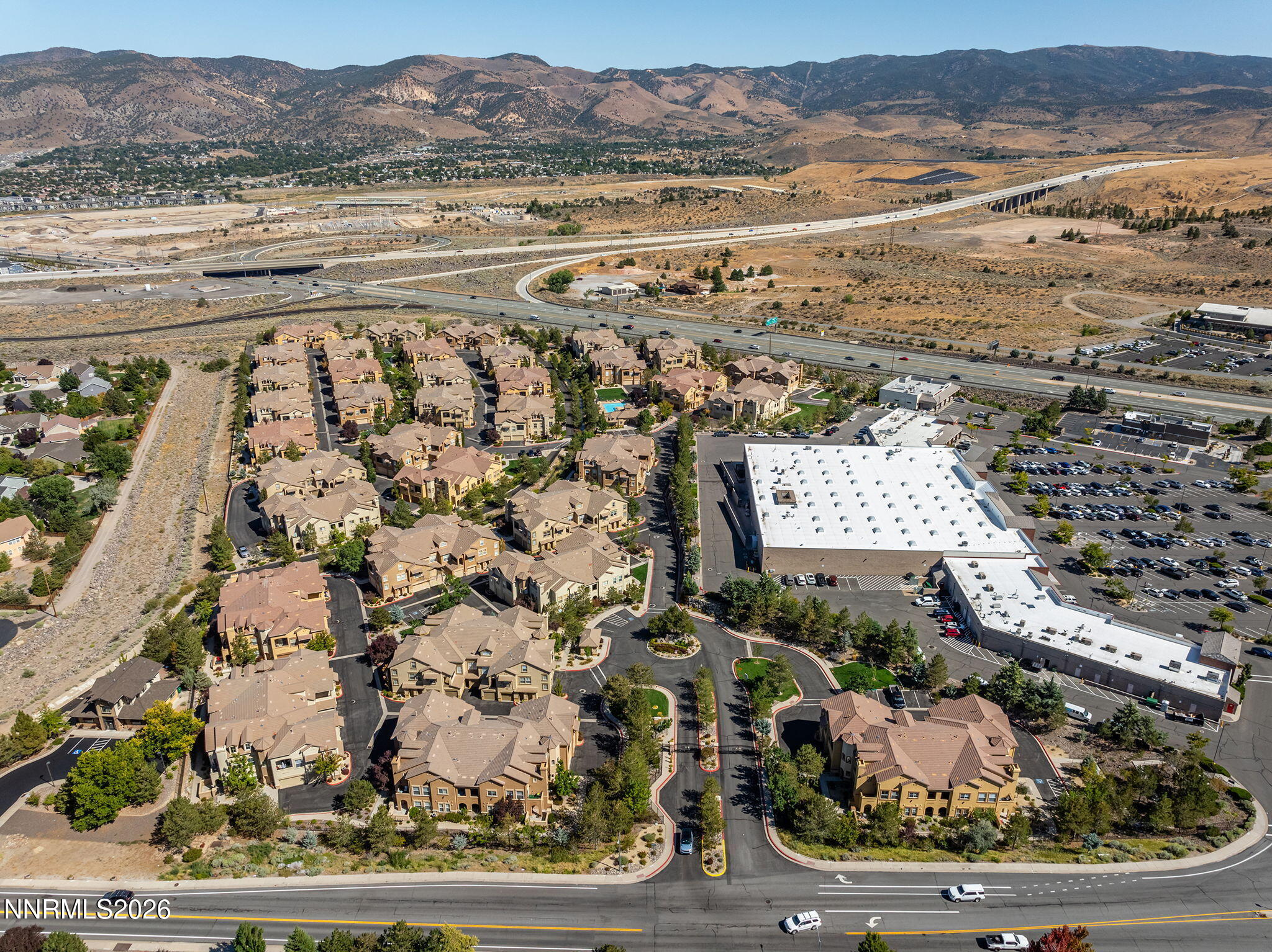 27-web-or-mls-17000 Wedge Pkwy6