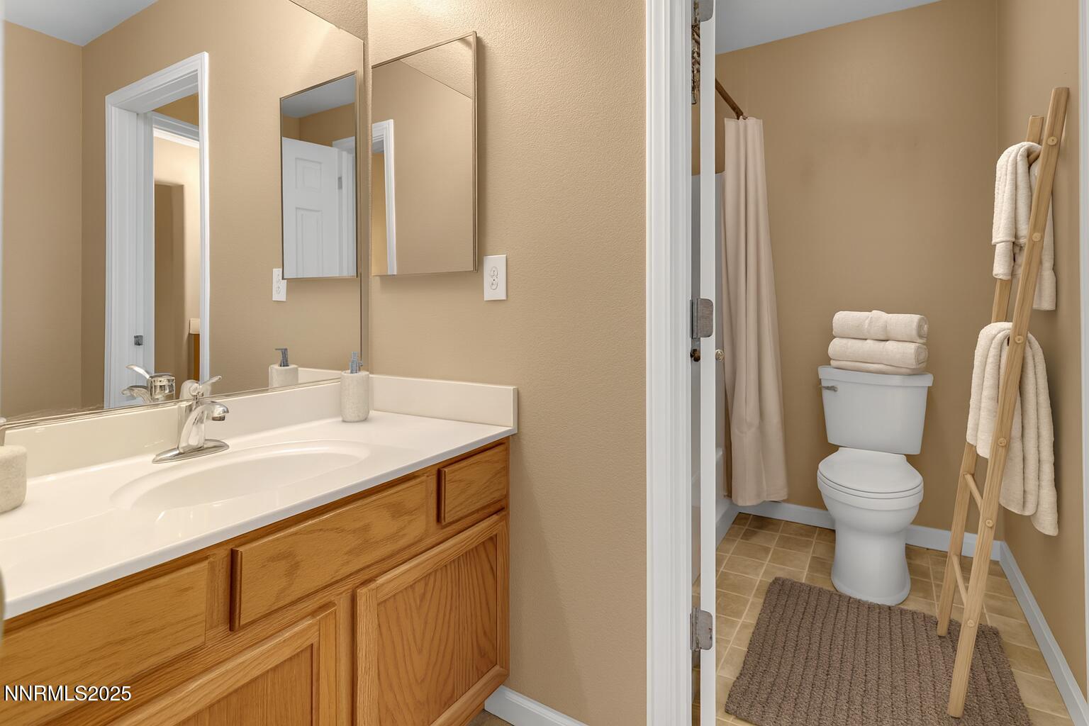 VS Jack'n'Jill bathroom (2)