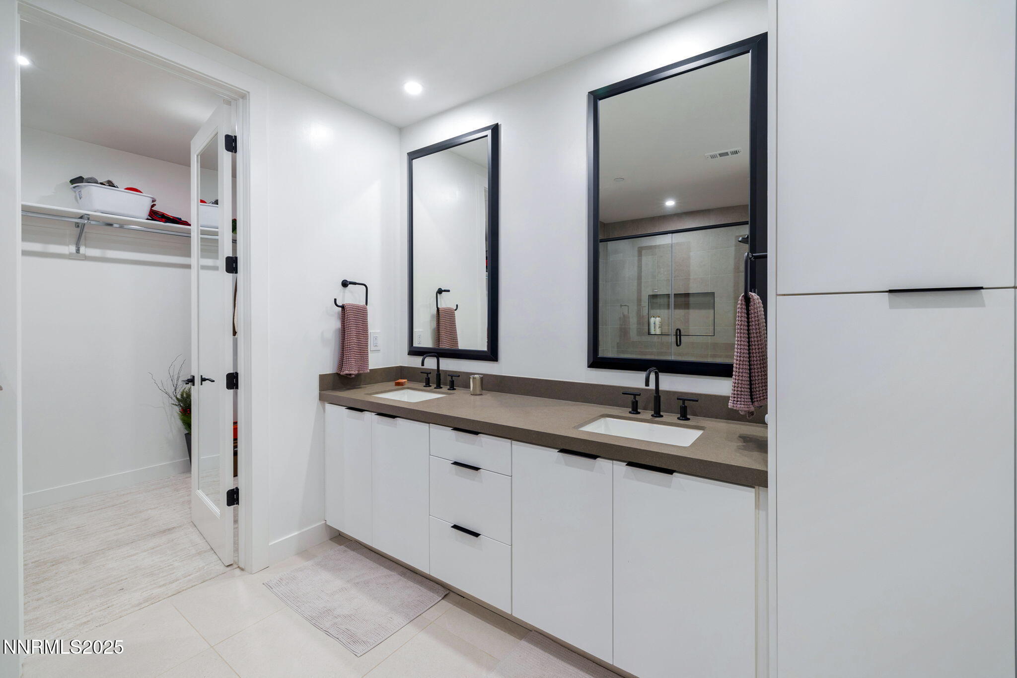 24-web-or-mls-16 Persano St-16