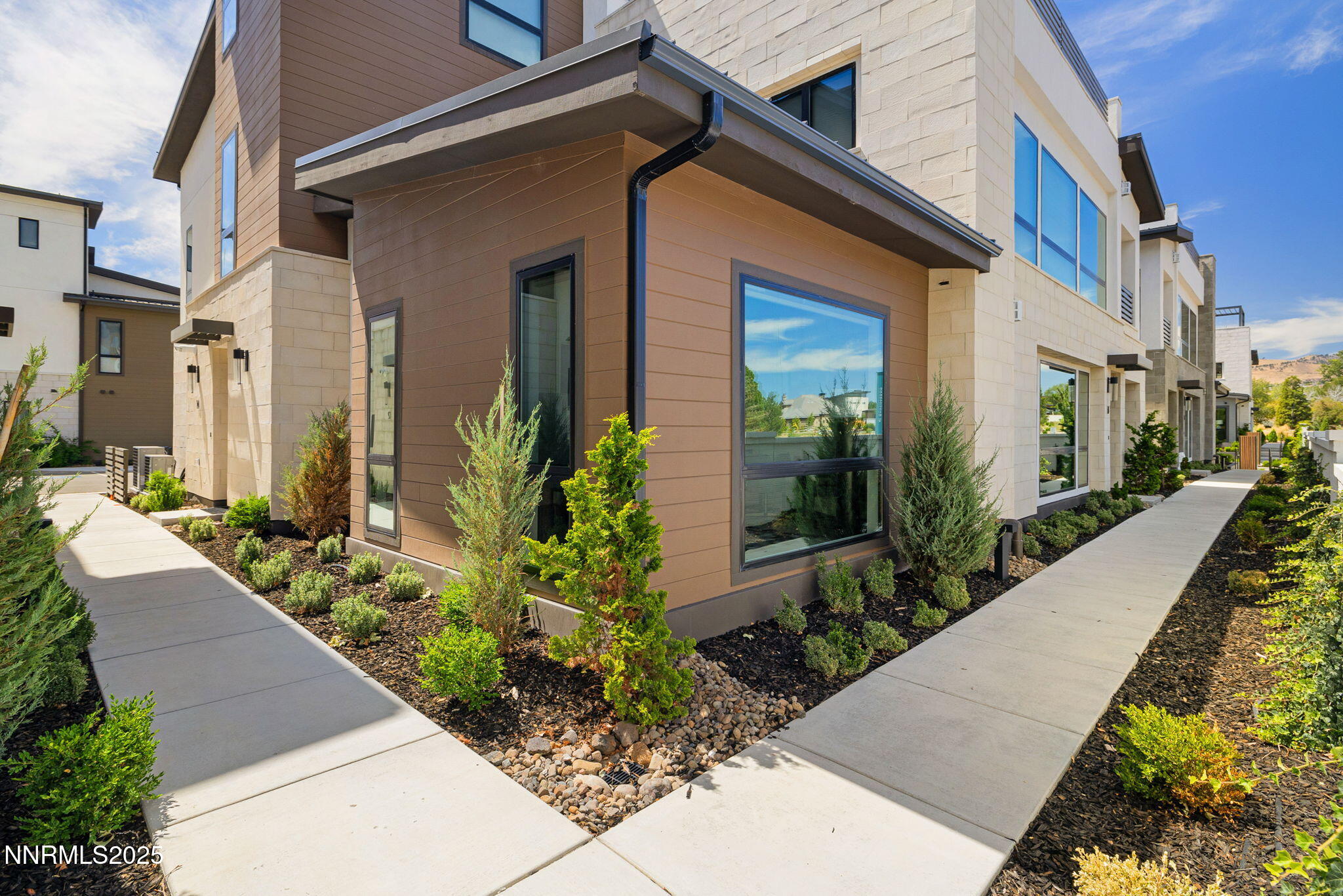 38-web-or-mls-16 Persano St-30