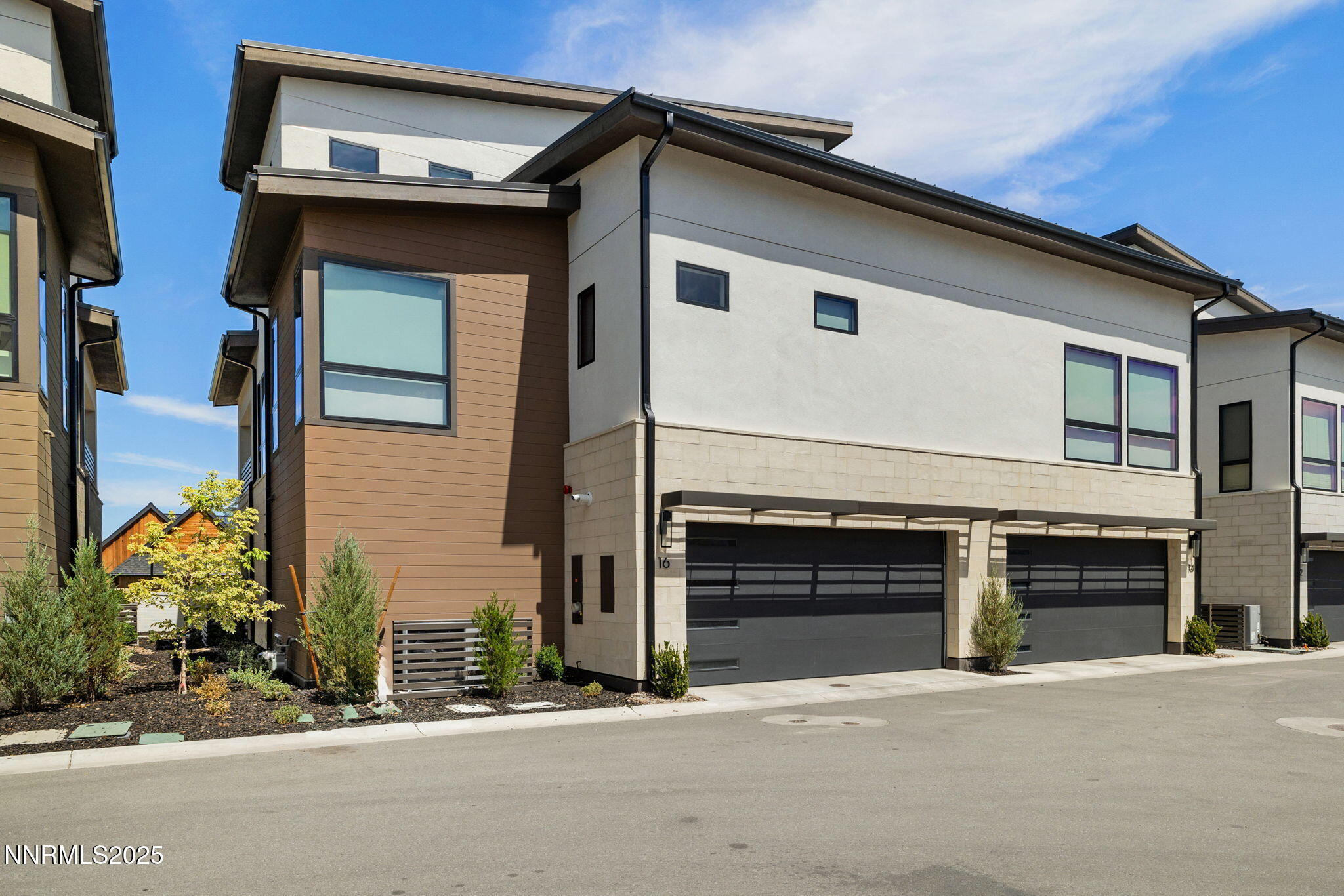 40-web-or-mls-16 Persano St-32