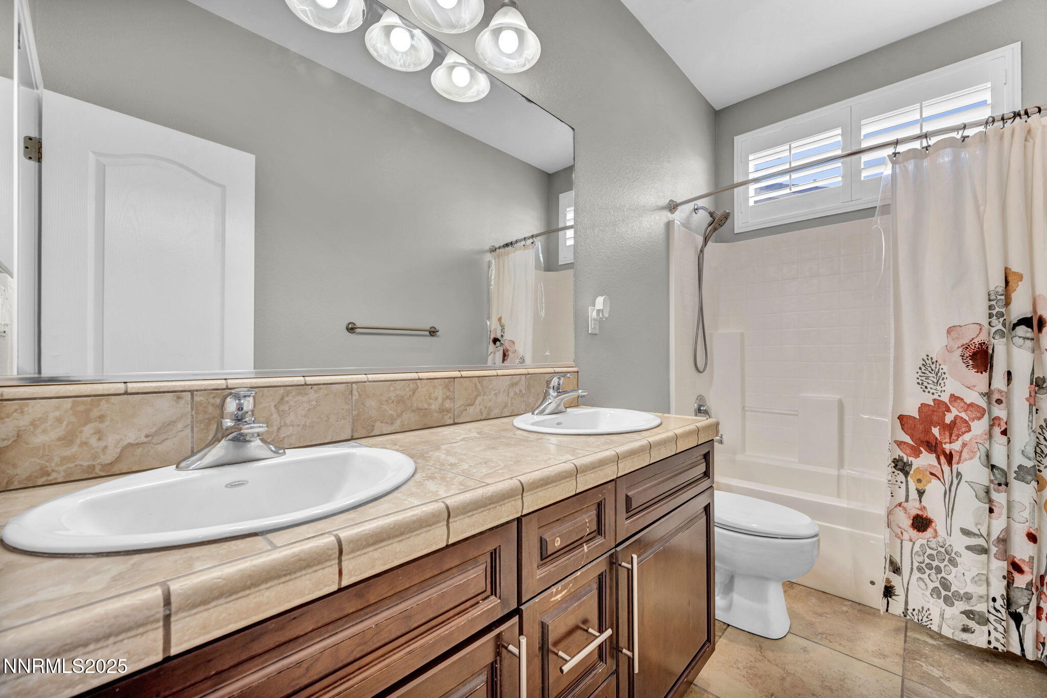 74-web-or-mls-1720-blue-oak-ct