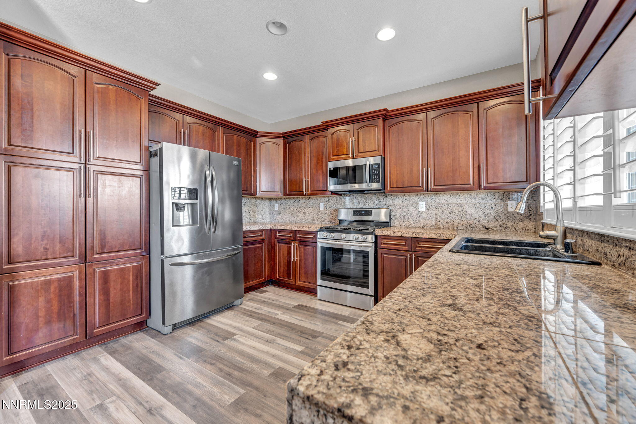 58-web-or-mls-1720-blue-oak-ct