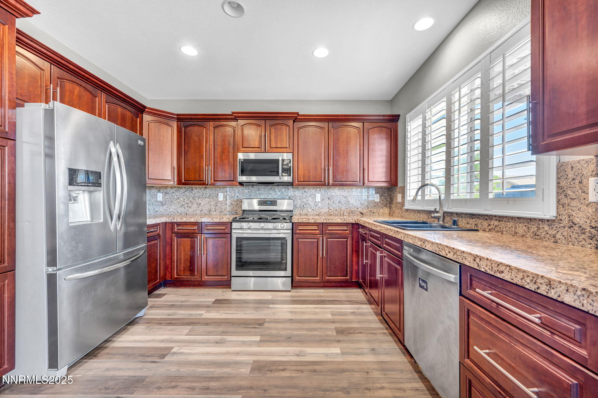 56-web-or-mls-1720-blue-oak-ct