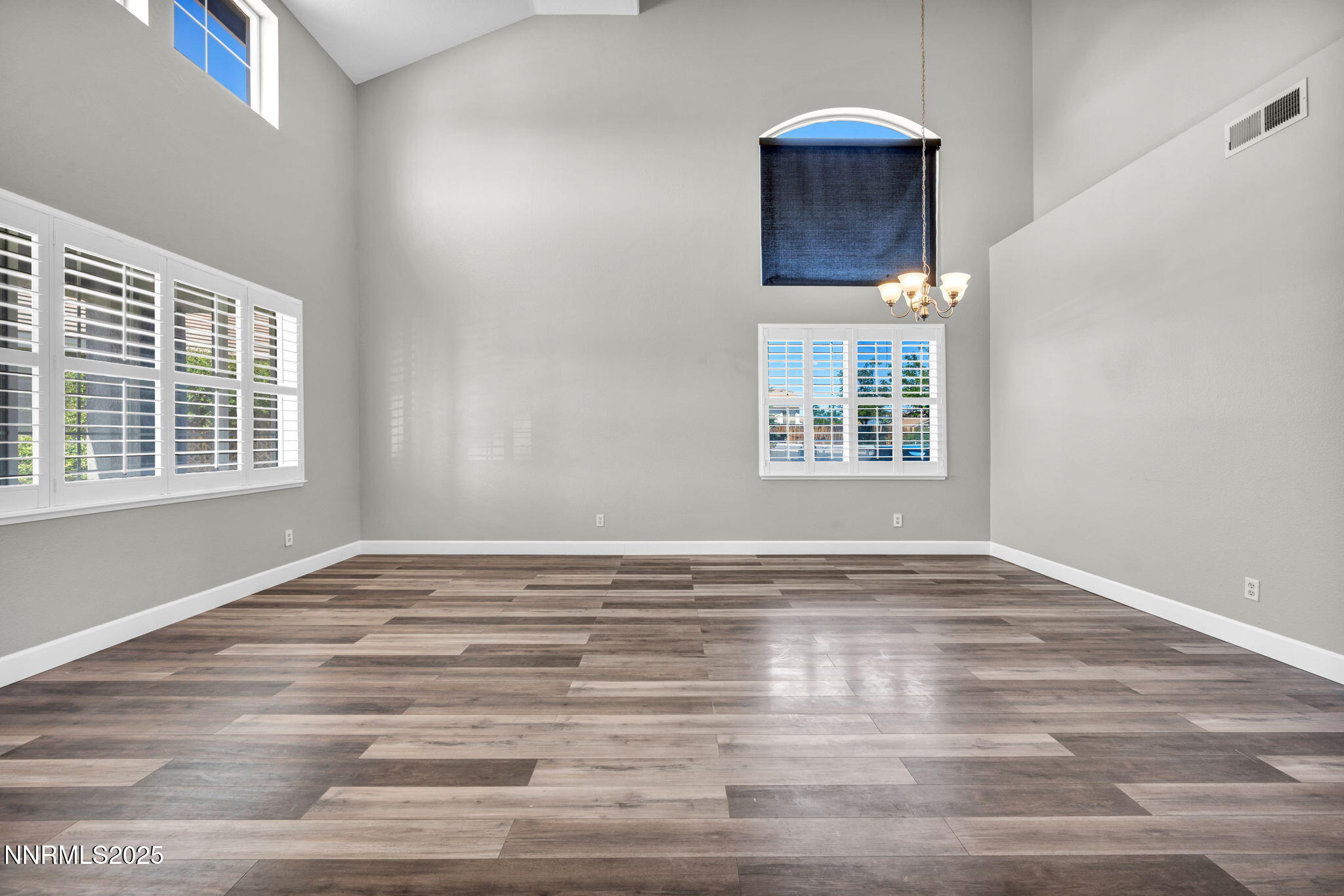 53-web-or-mls-1720-blue-oak-ct