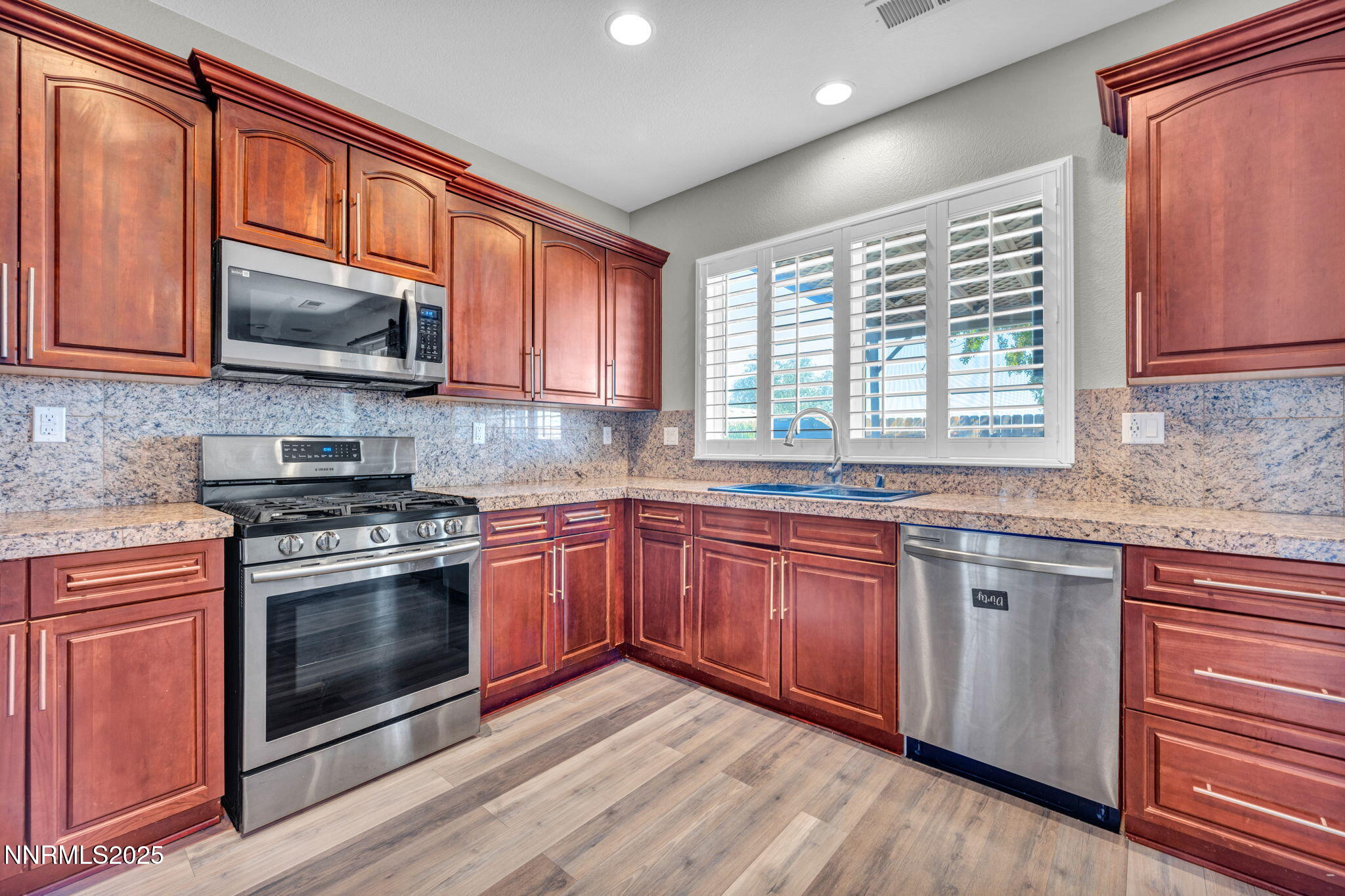 57-web-or-mls-1720-blue-oak-ct