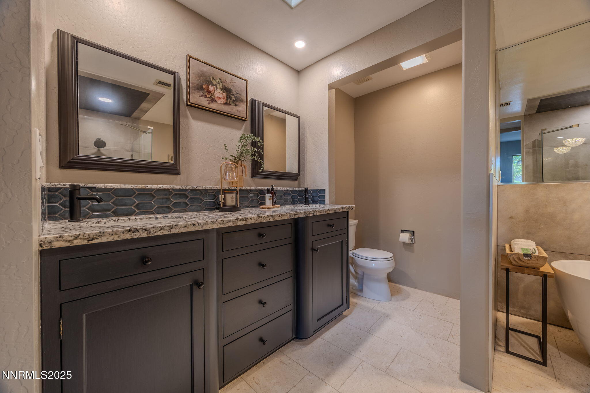 56-web-or-mls-Plumas Bathroom-2