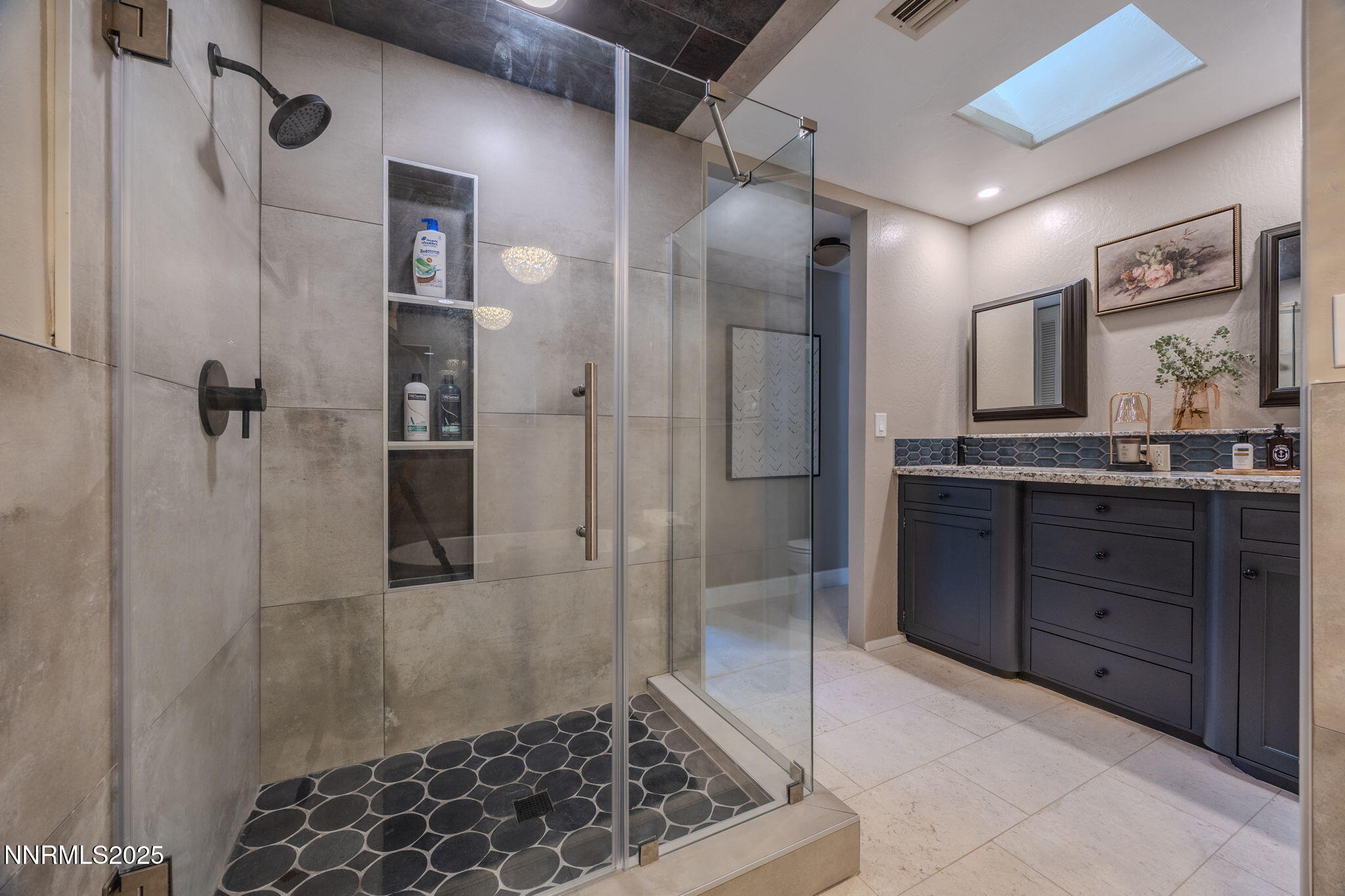 53-web-or-mls-Plumas Bathroom-5