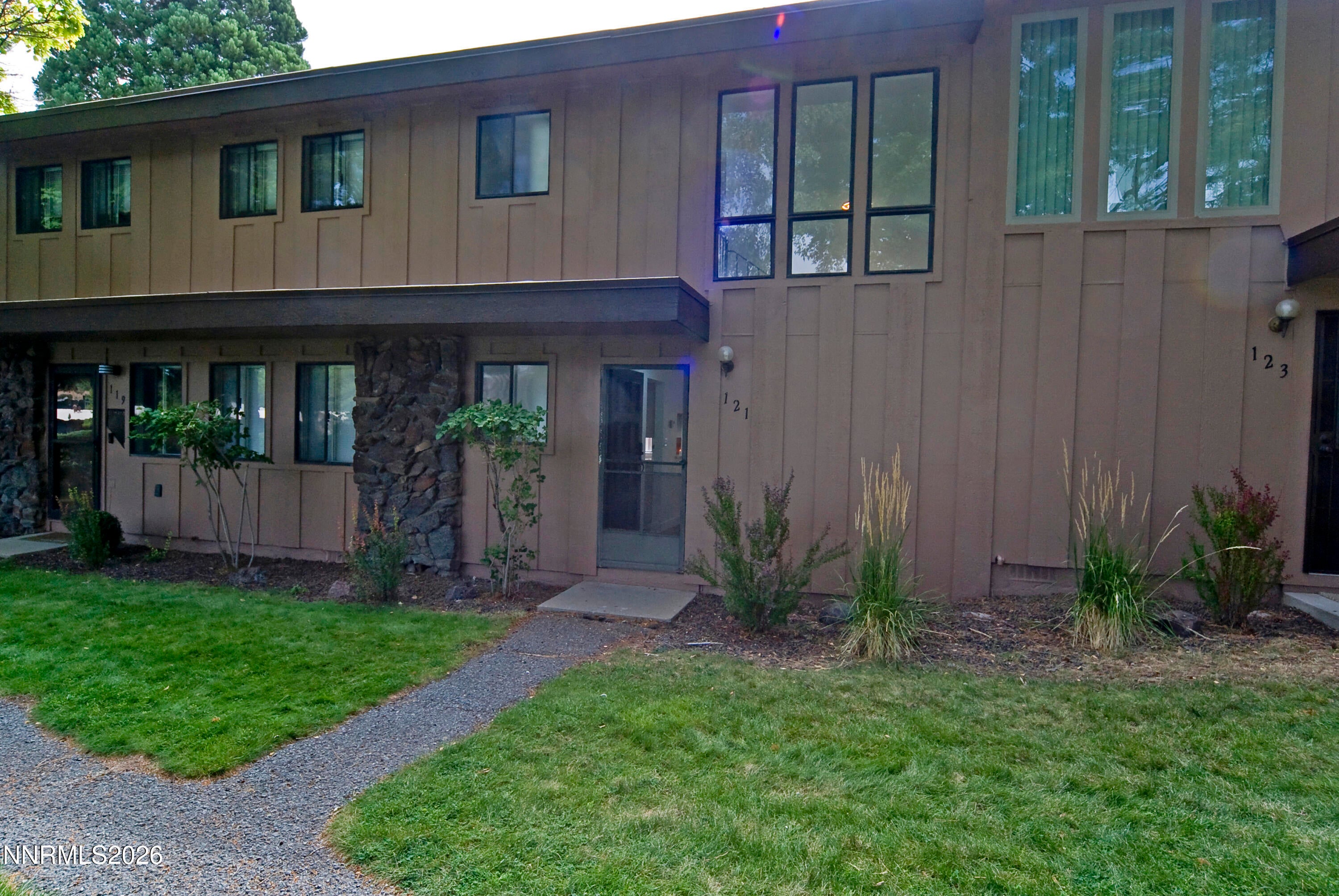 121 Lake Glen Drive