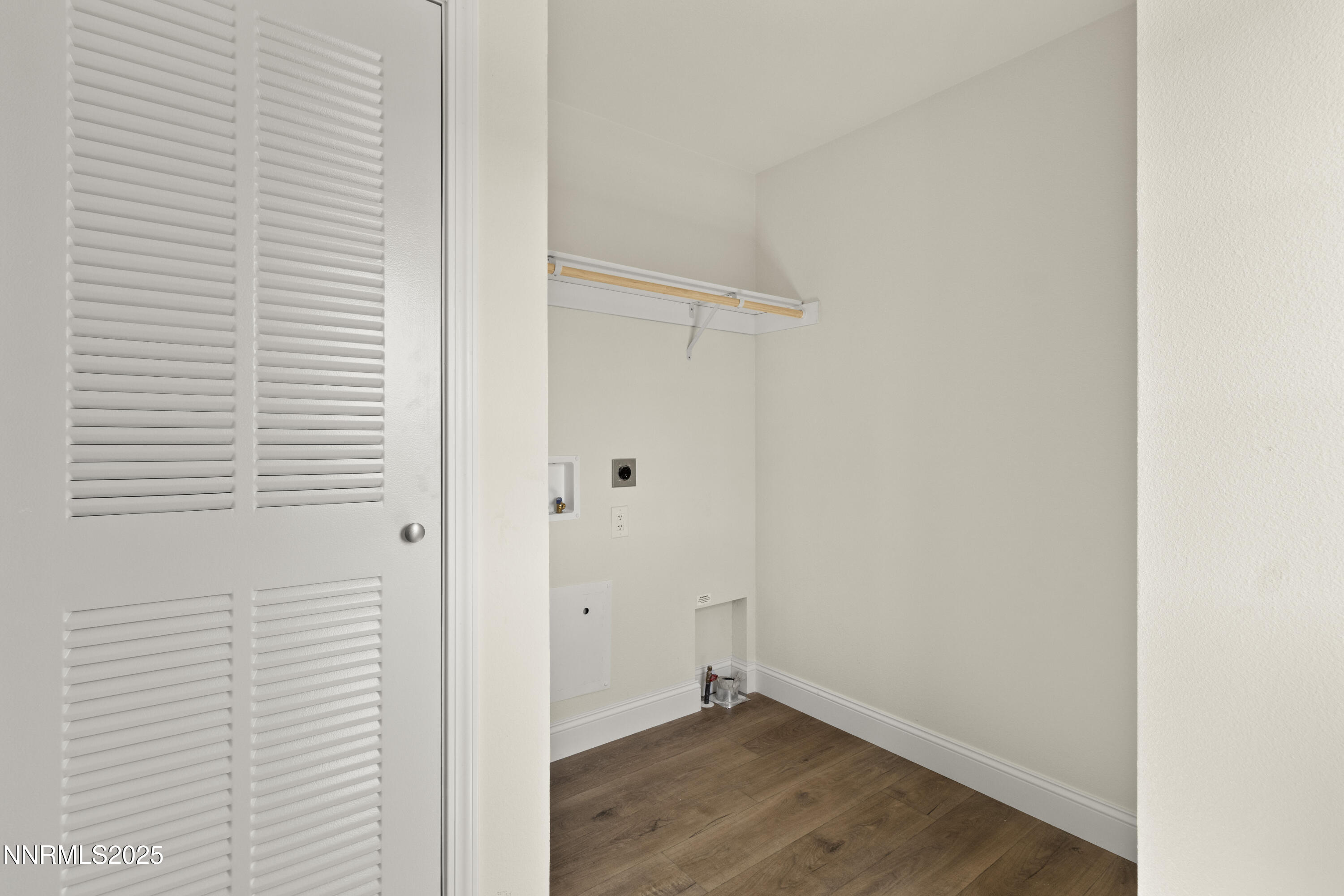 4040 Goldfinch Dr 24