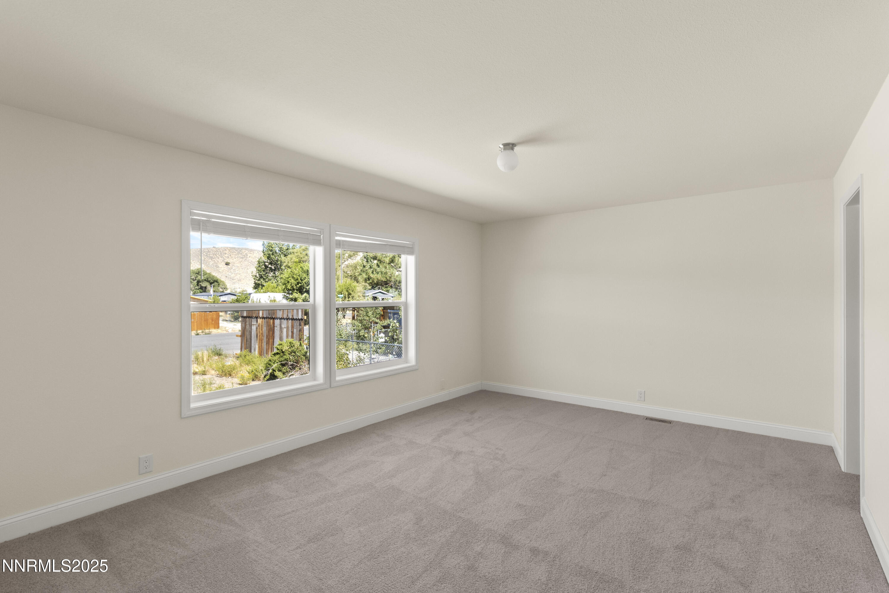 4040 Goldfinch Dr 15