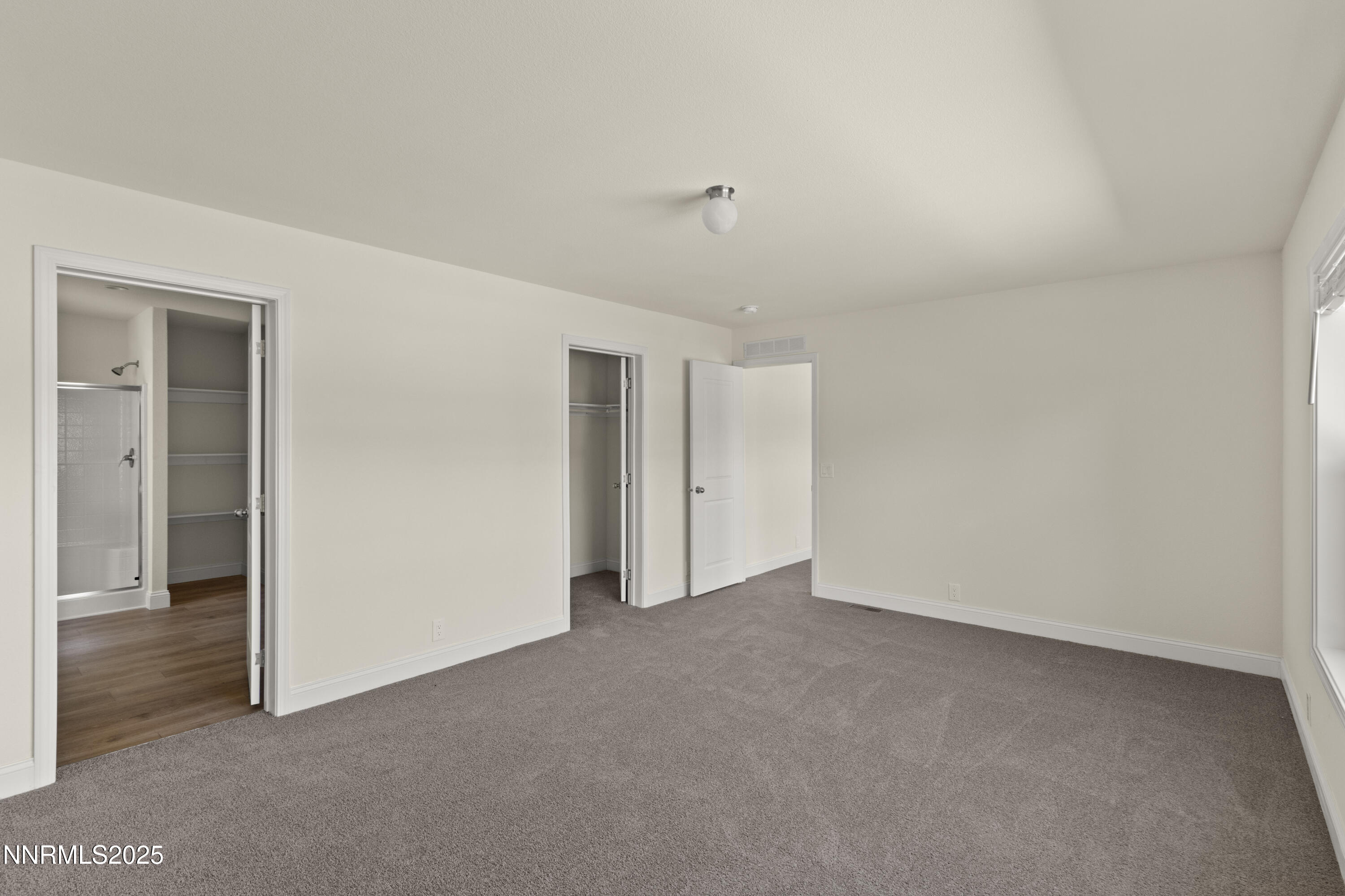 4040 Goldfinch Dr 16