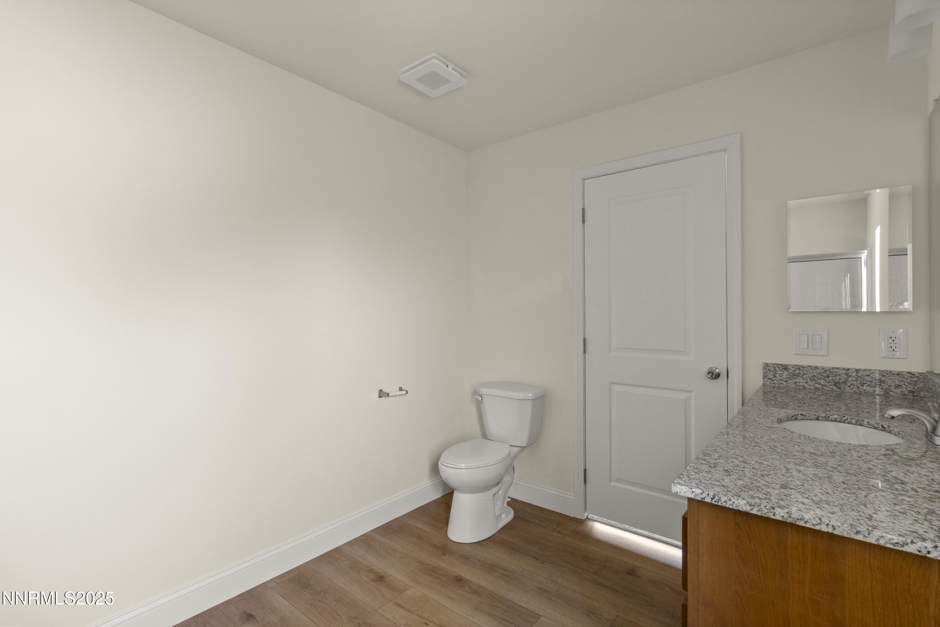 4040 Goldfinch Dr 18