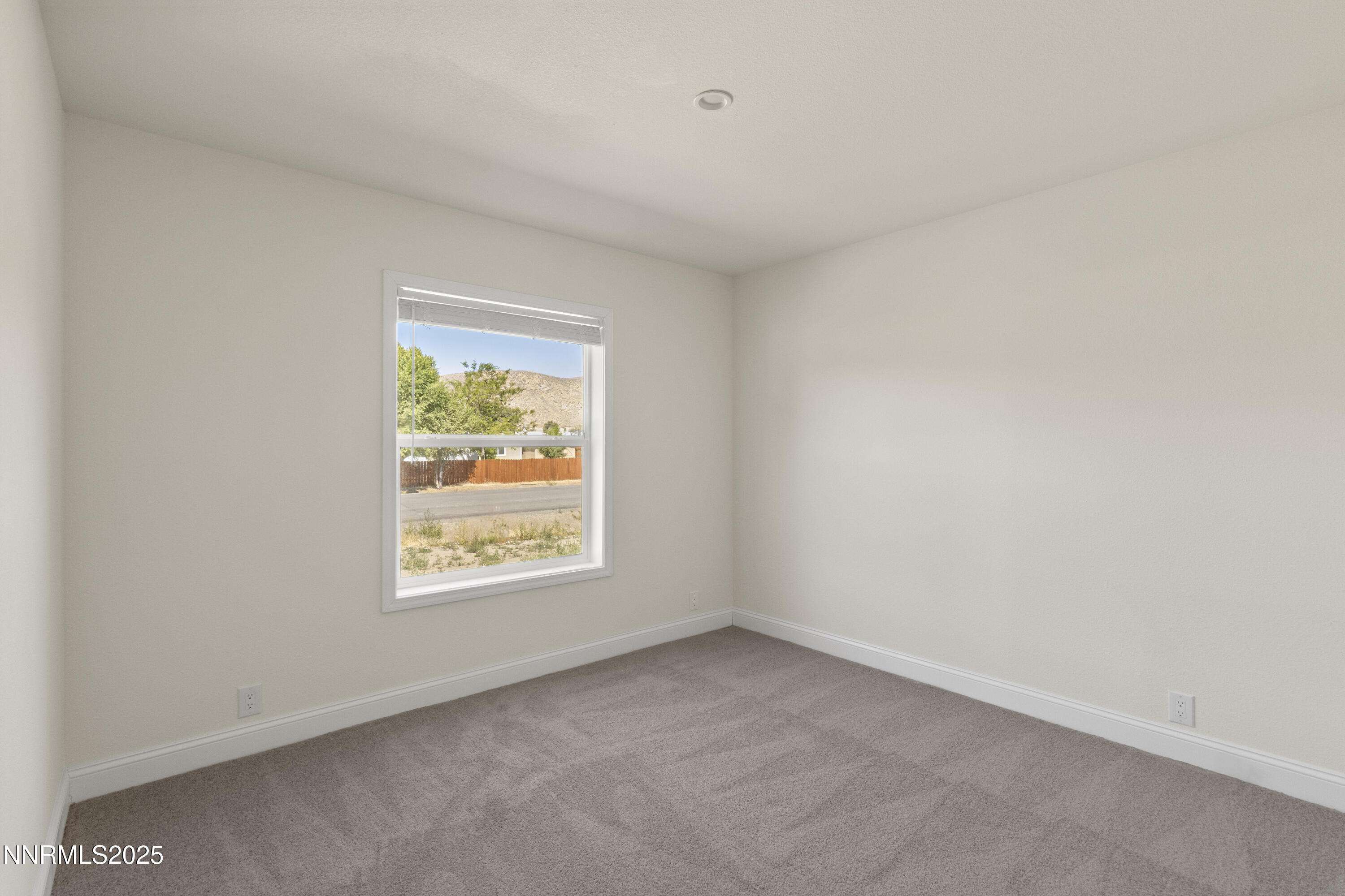 4040 Goldfinch Dr 19