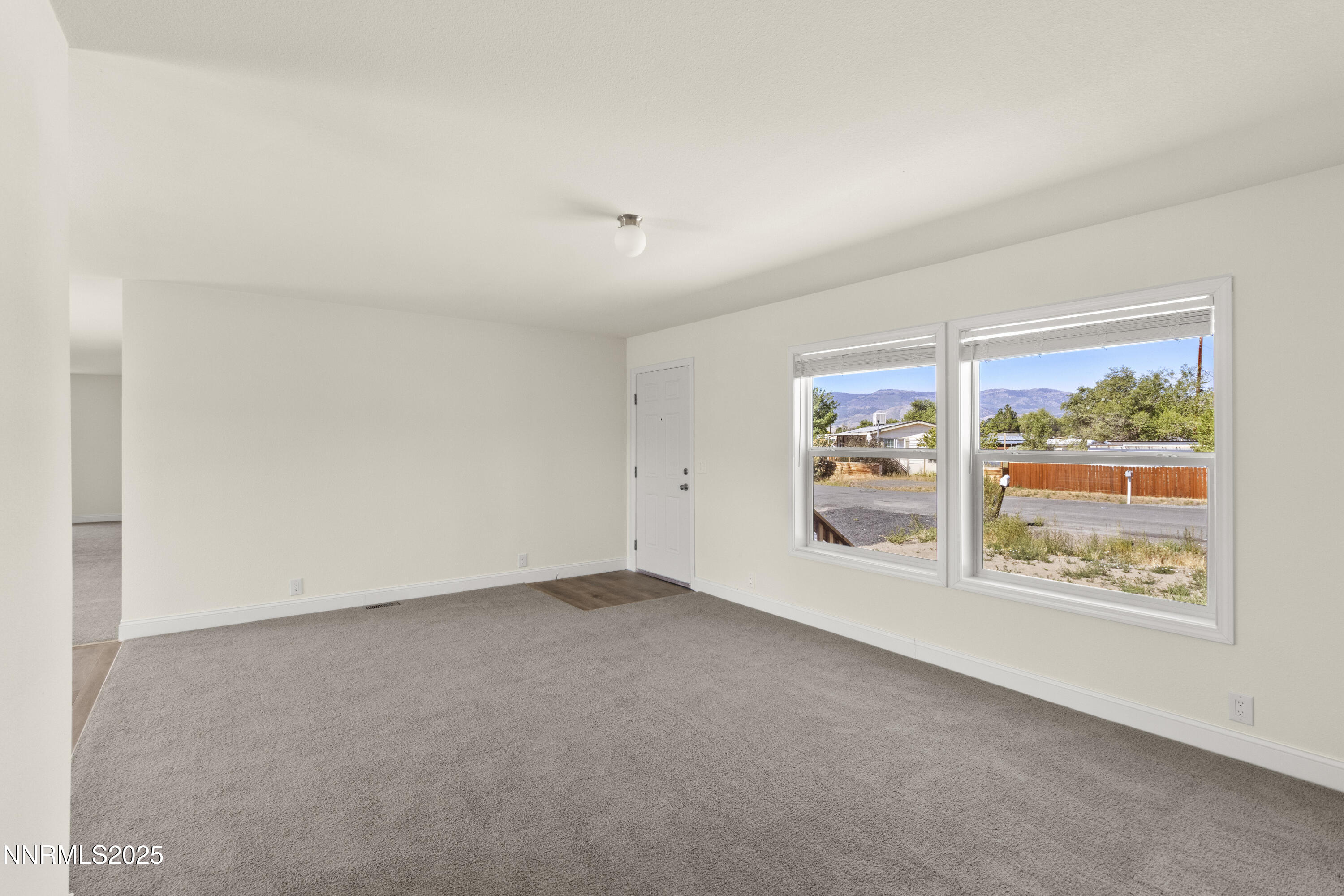 4040 Goldfinch Dr 05