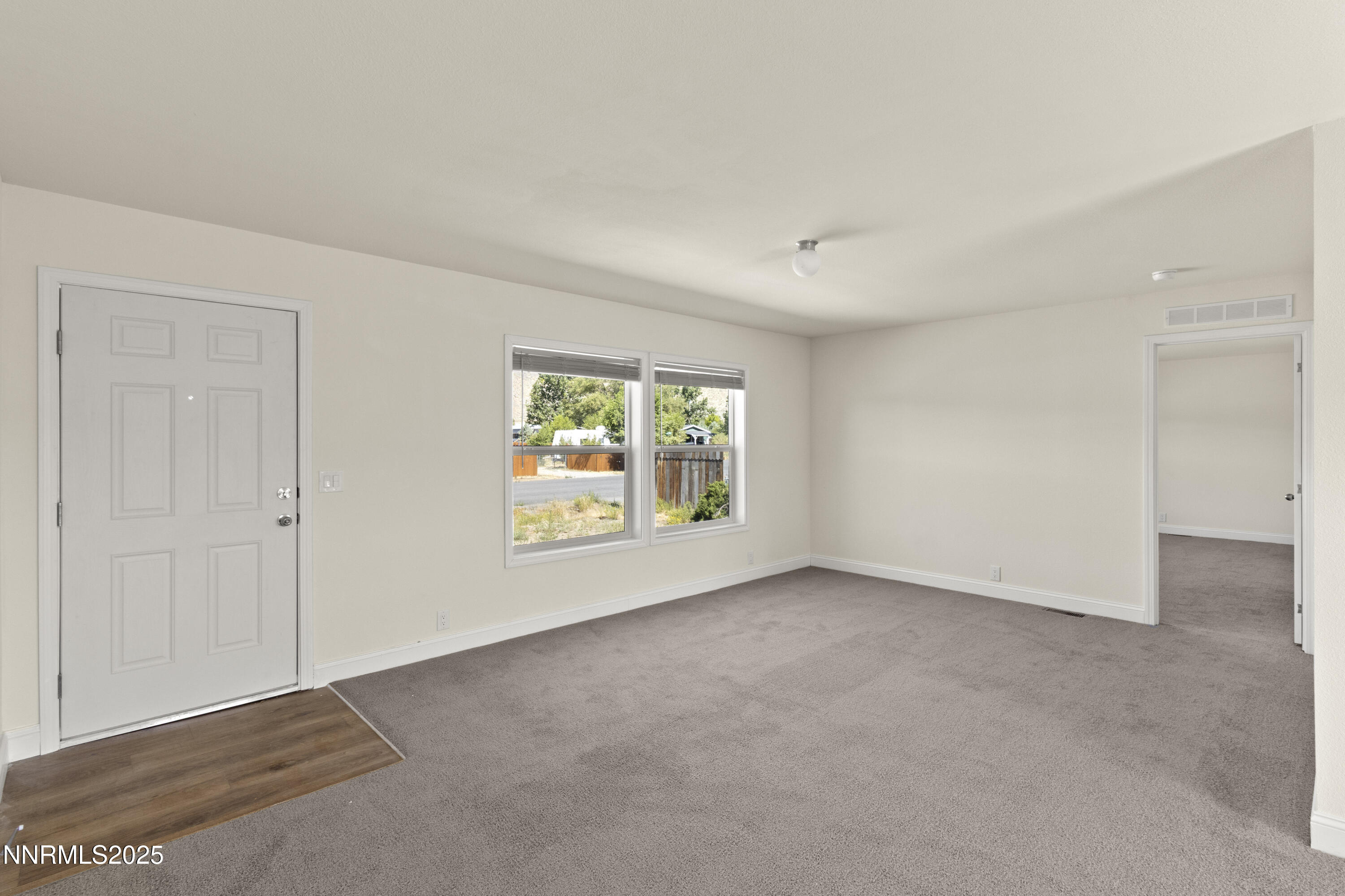 4040 Goldfinch Dr 04