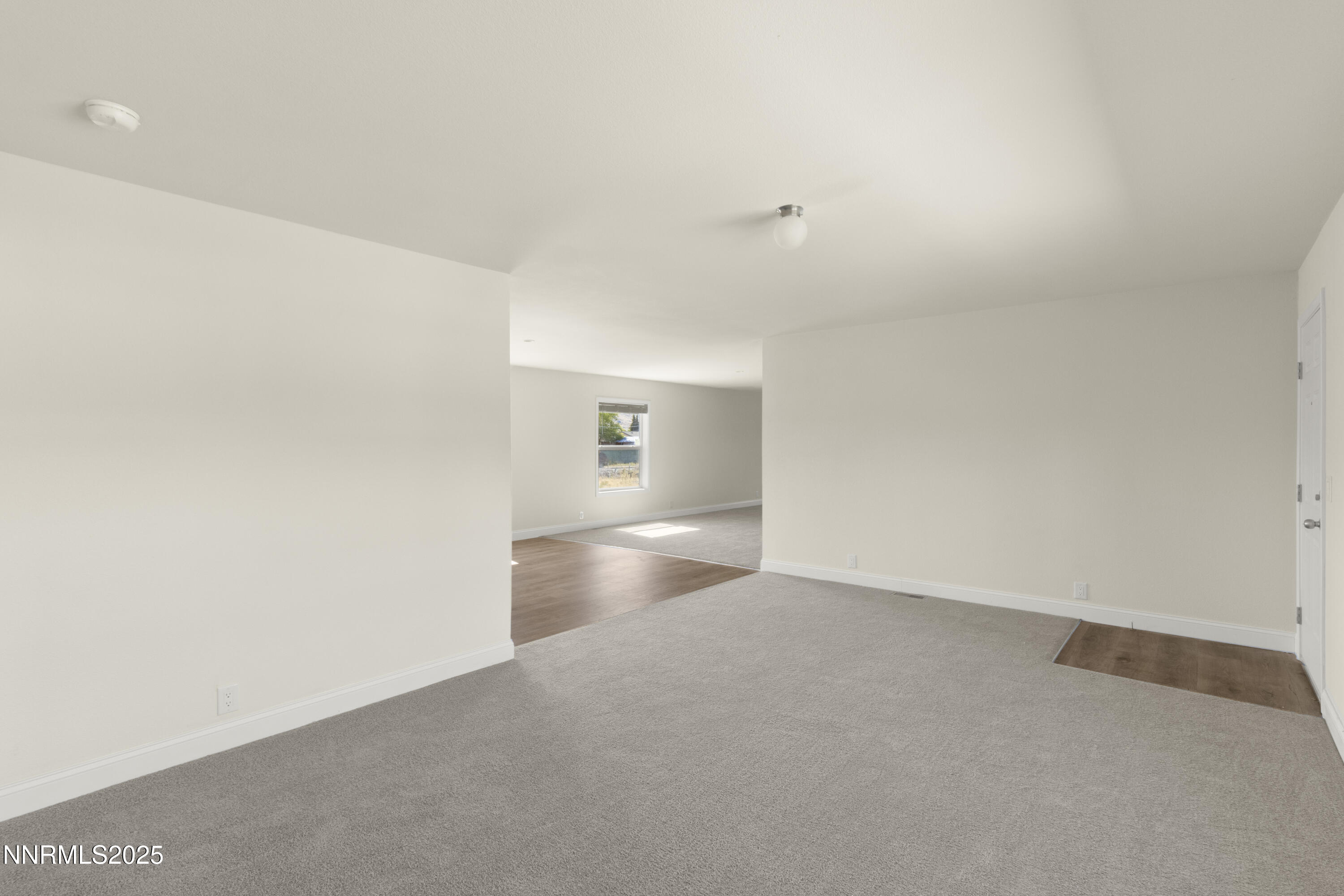 4040 Goldfinch Dr 06