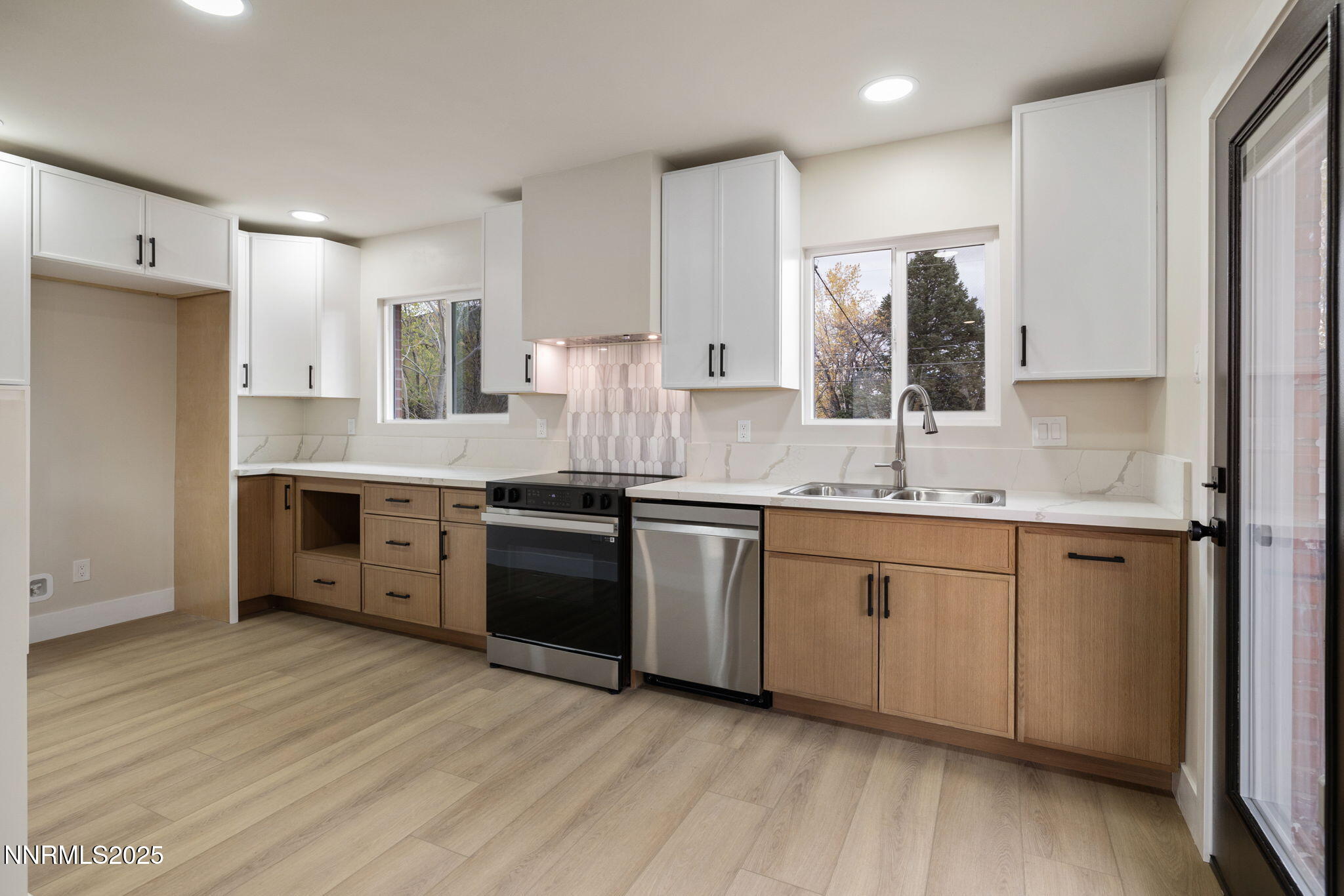 4-web-or-mls-1418 Lander-6