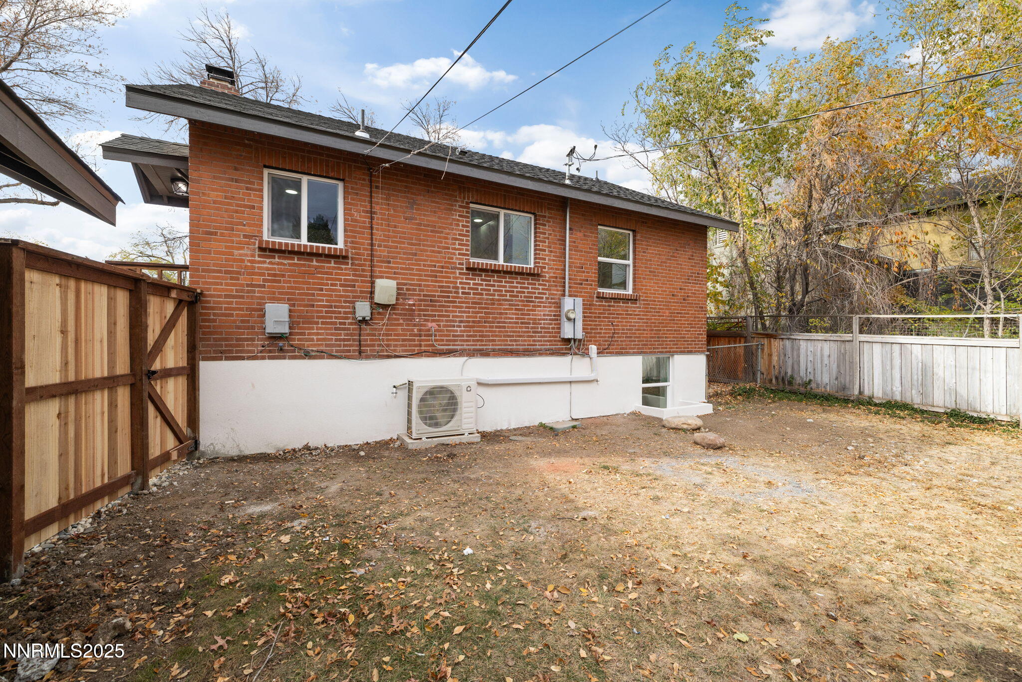 23-web-or-mls-1418 Lander-24