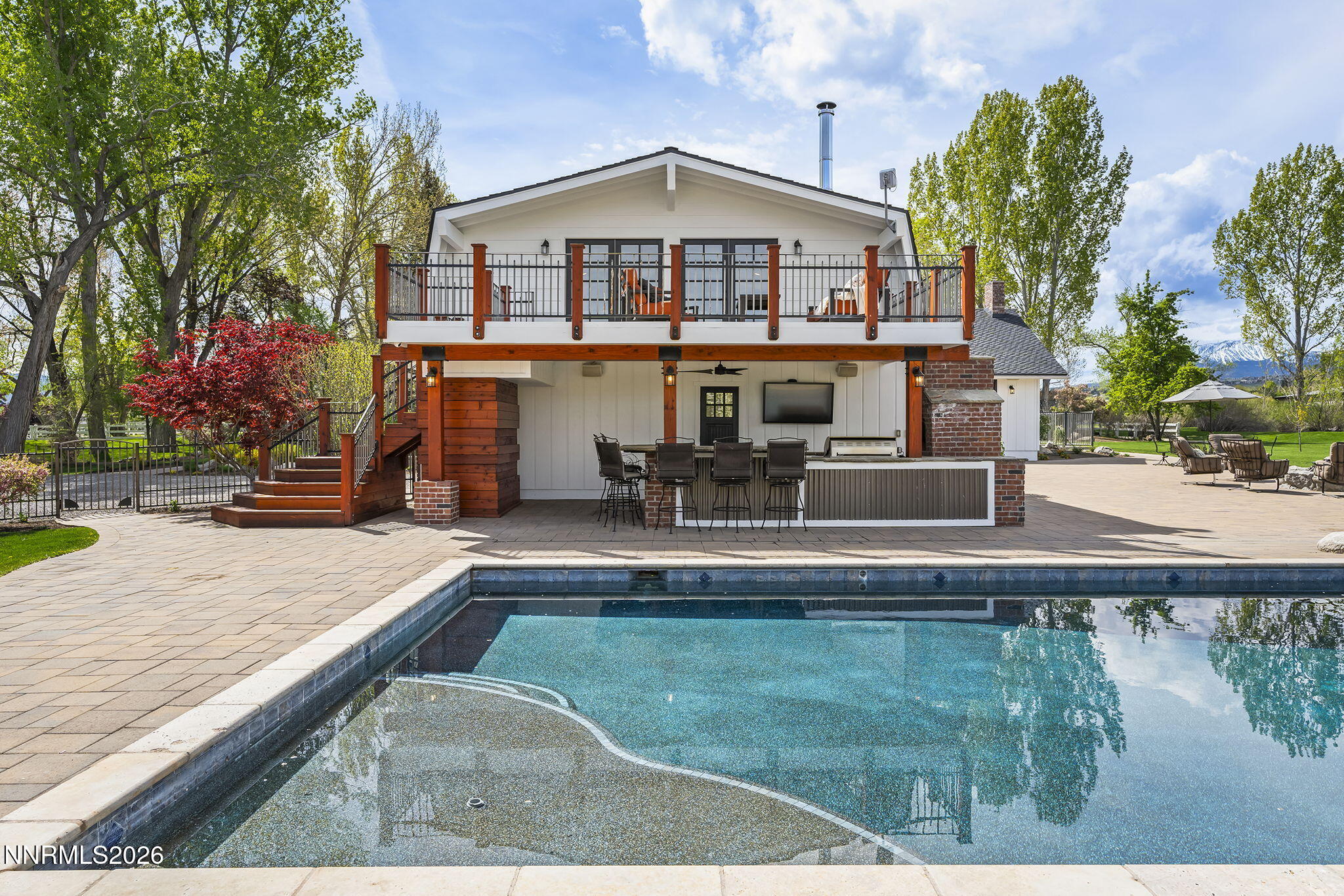 Outdoor Kitchen & Pool