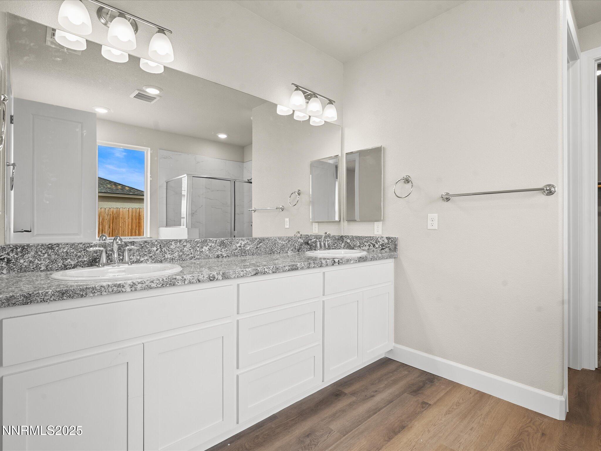 24-2555 Emerson Cir-123