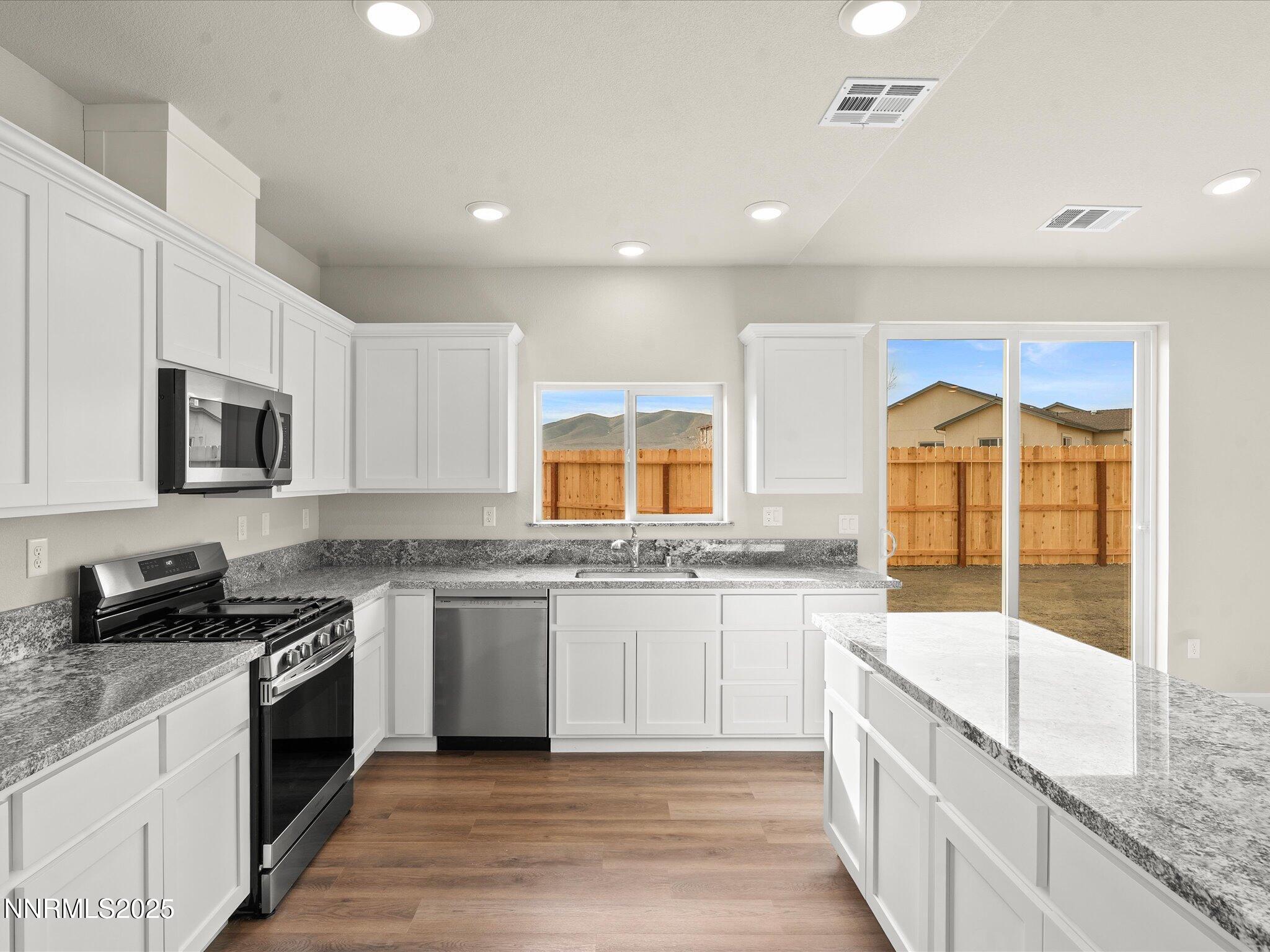 18-2555 Emerson Cir-117