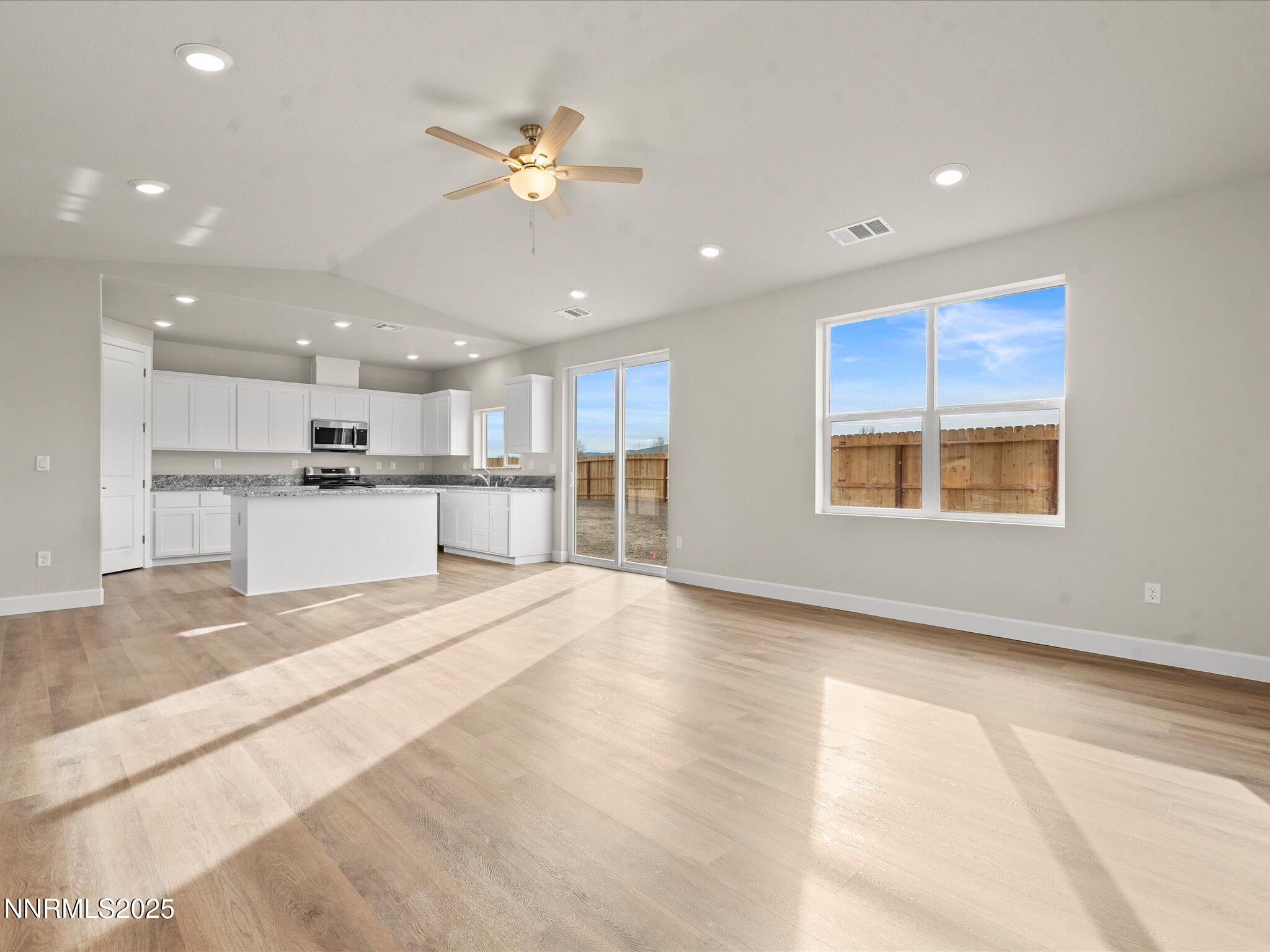 10-2555 Emerson Cir-109