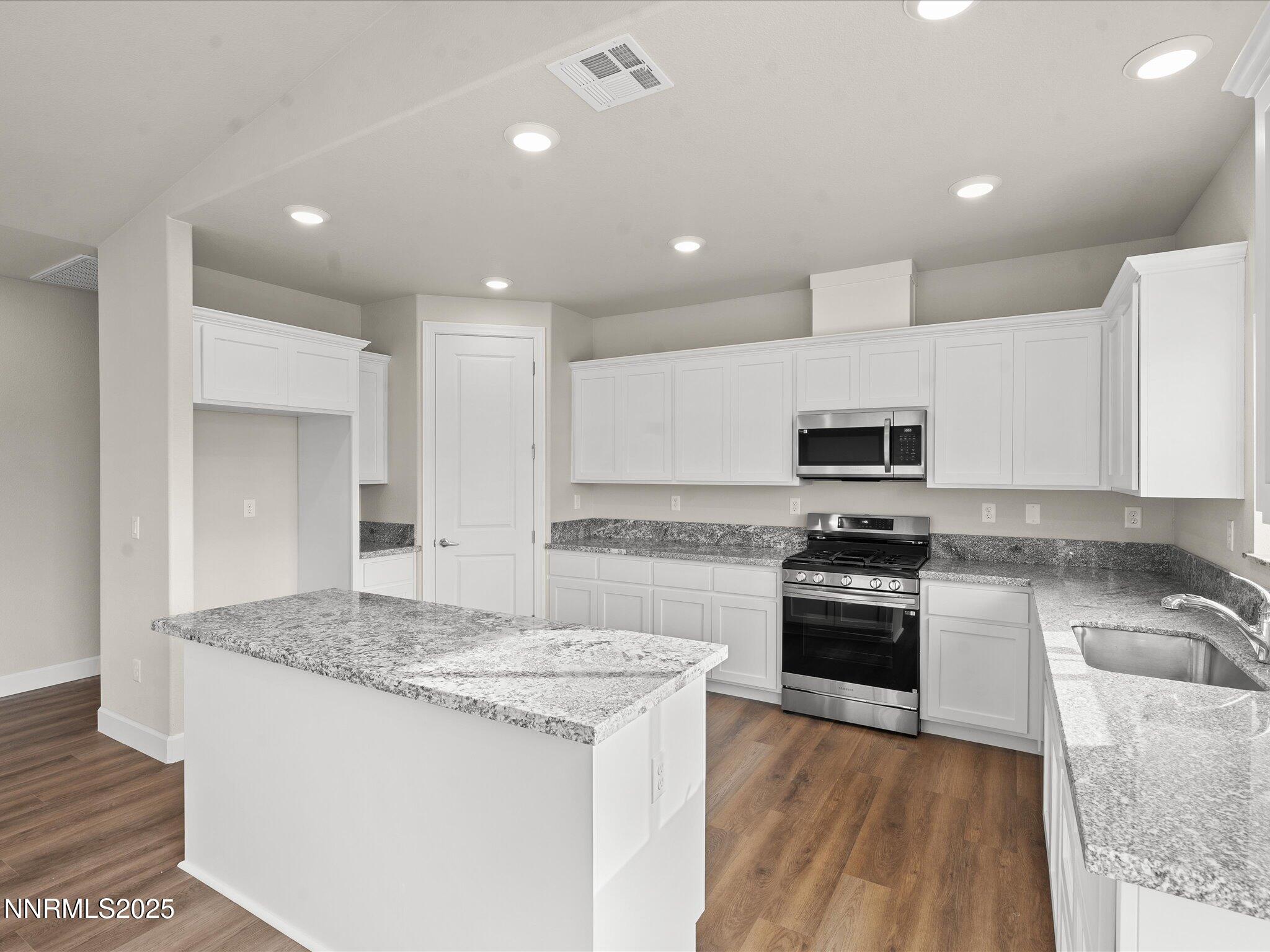 15-2555 Emerson Cir-114