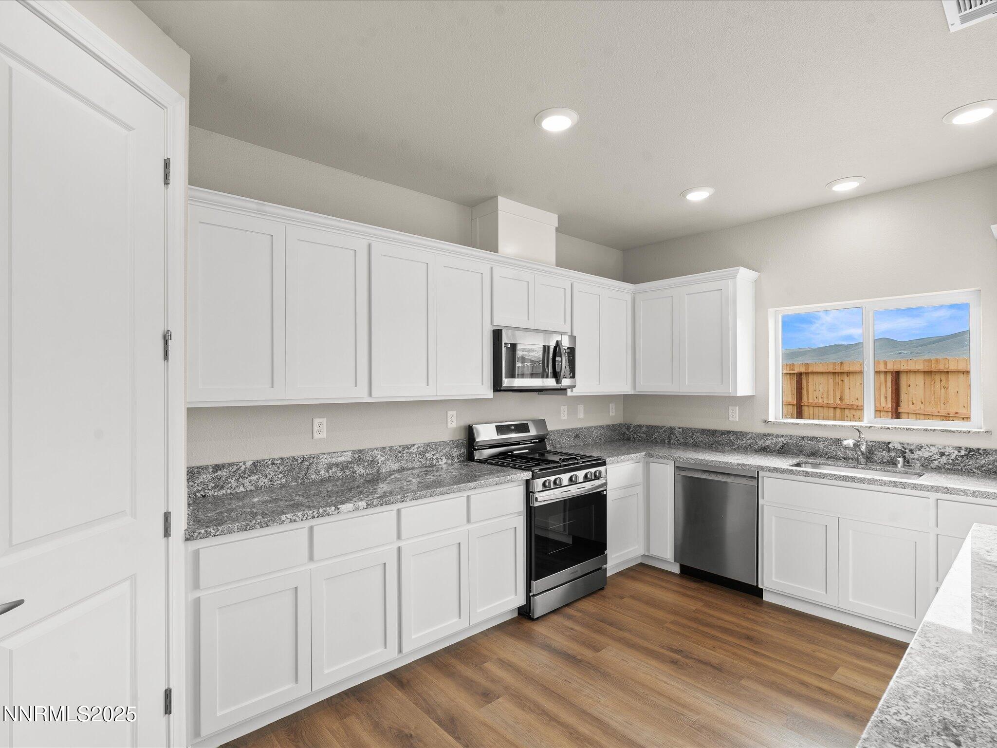 17-2555 Emerson Cir-116