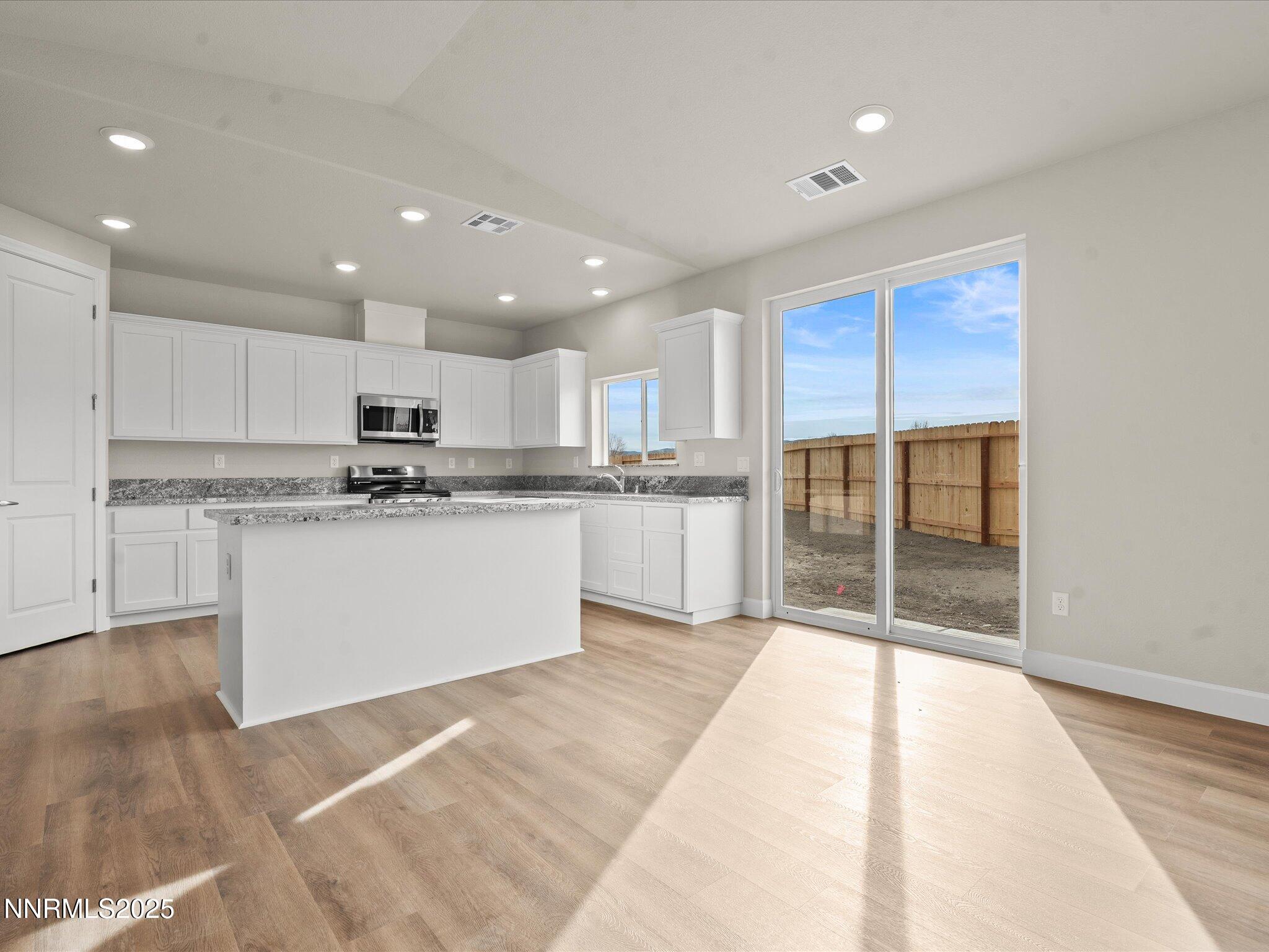 11-2555 Emerson Cir-110