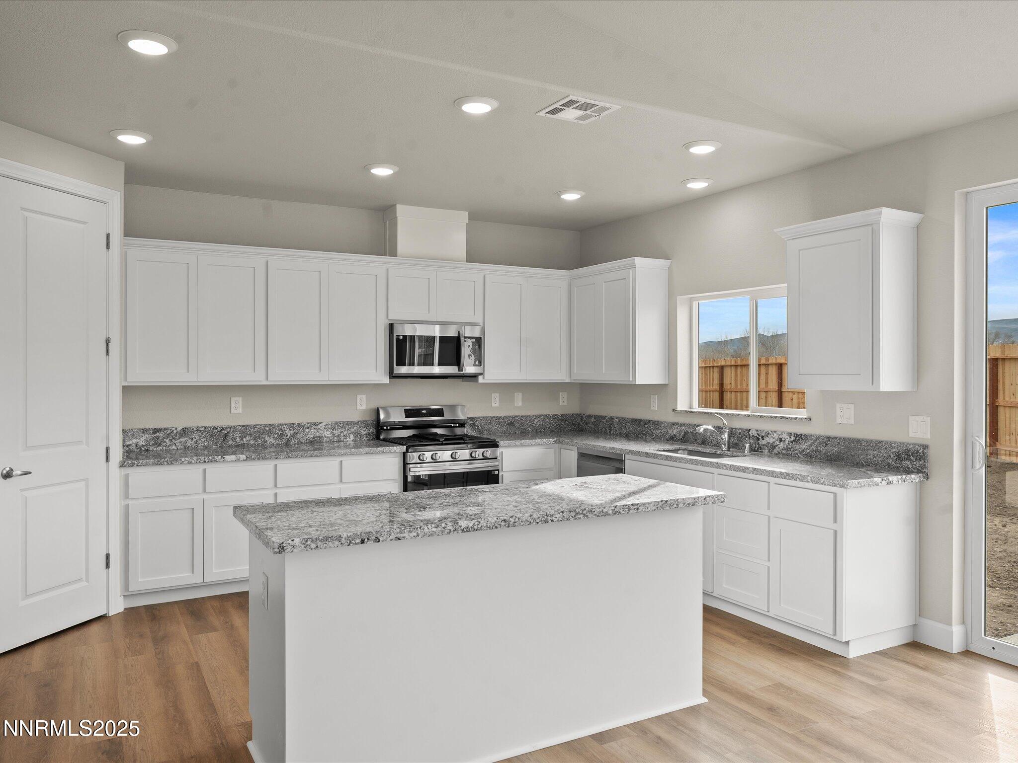 14-2555 Emerson Cir-113