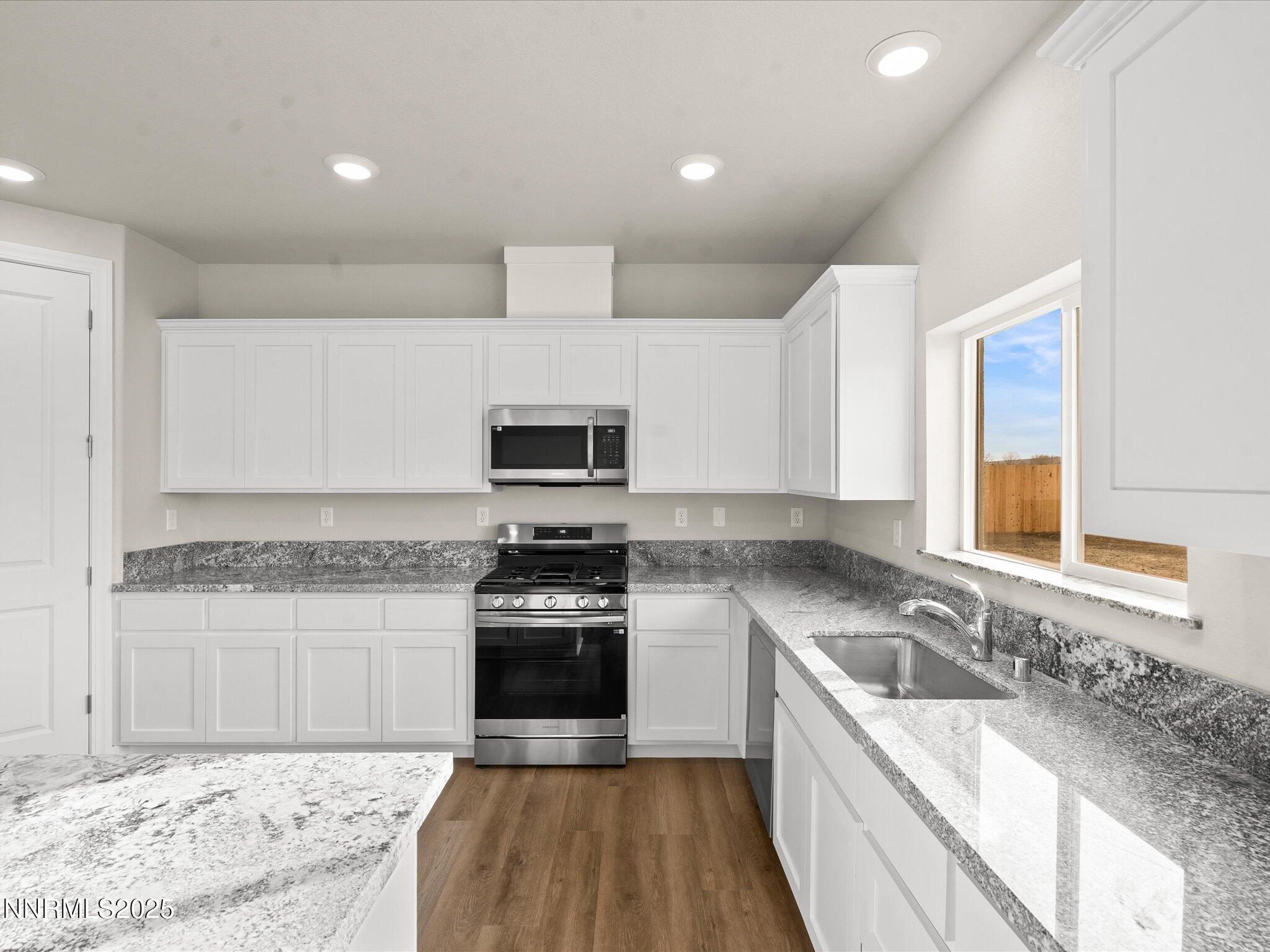 16-2555 Emerson Cir-115