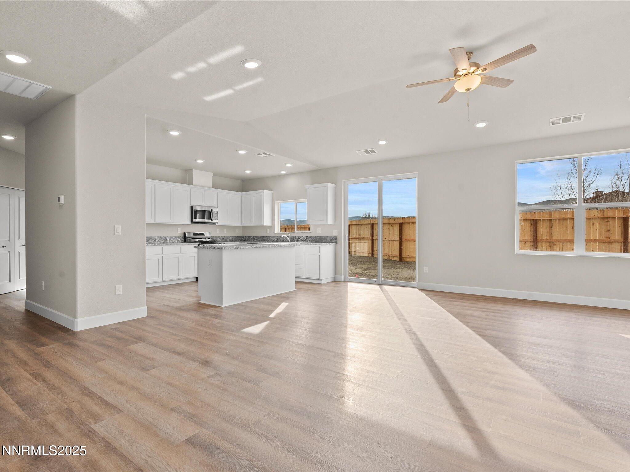 05-2555 Emerson Cir-104