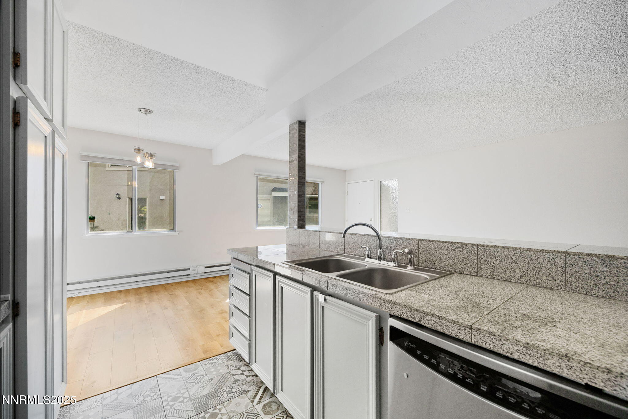 10-web-or-mls-5010 Tahiti Way-11