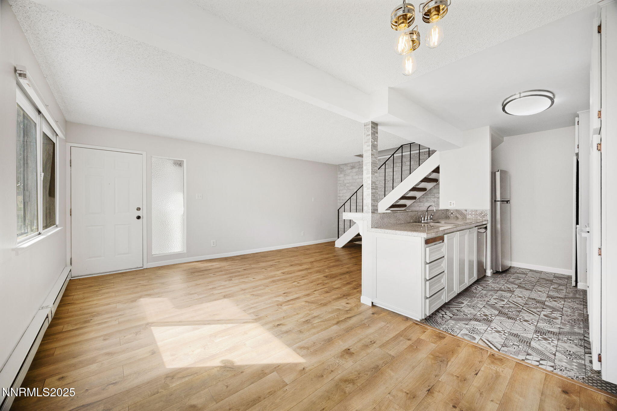 8-web-or-mls-5010 Tahiti Way-9