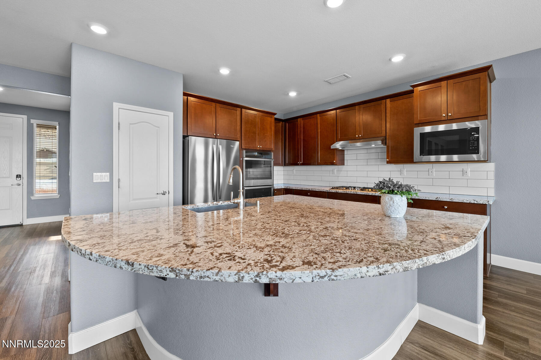 DSC02572-Edit-1800x200