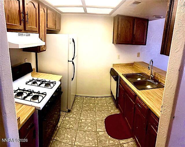 754 Boulder 2 Kitchen1