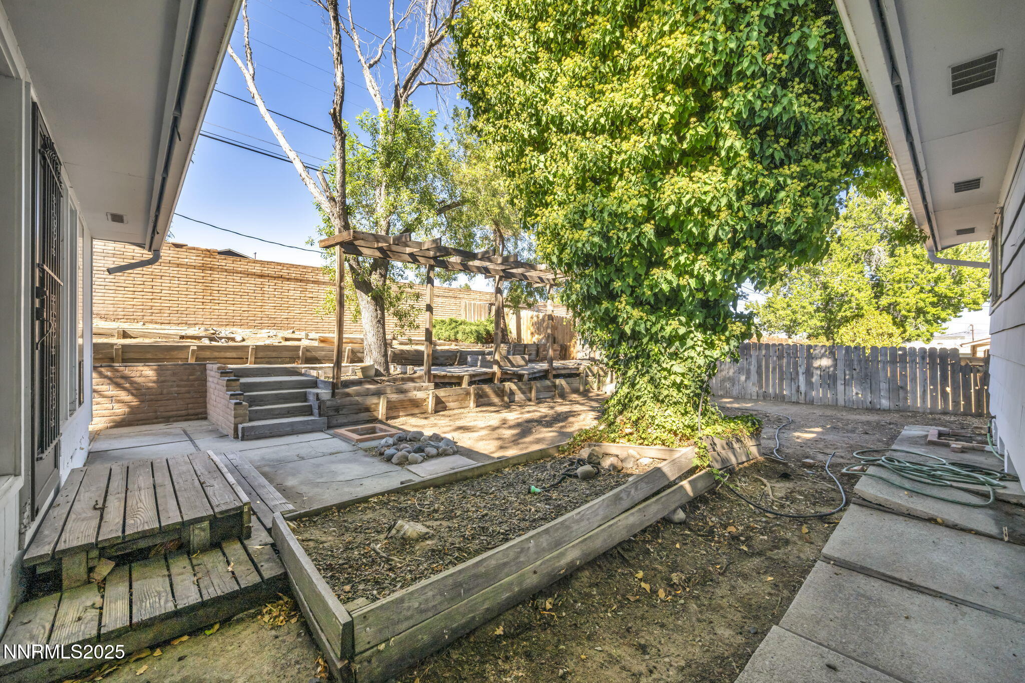 9-web-or-mls-3235-bryan-st