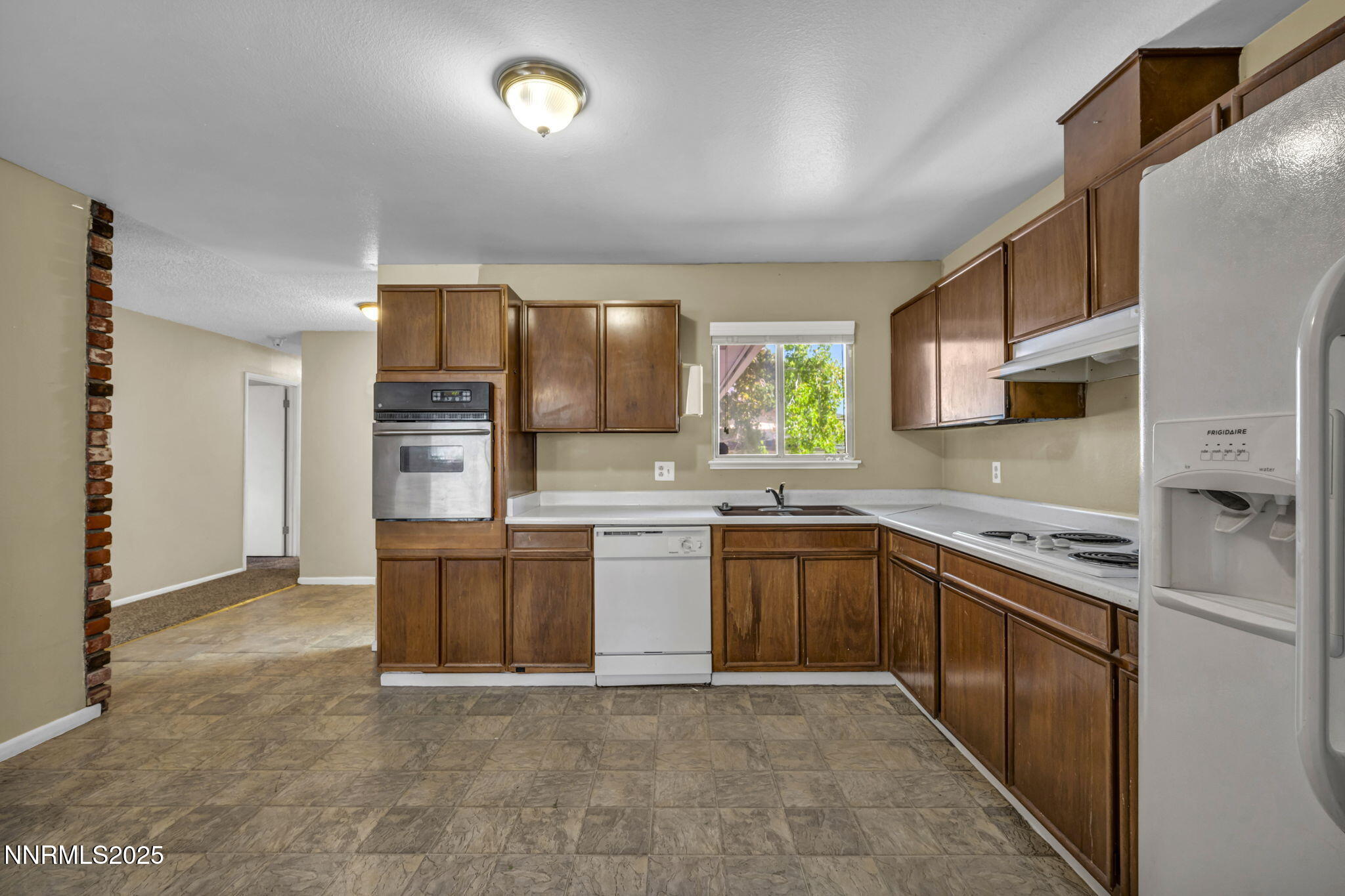 26-web-or-mls-3235-bryan-st