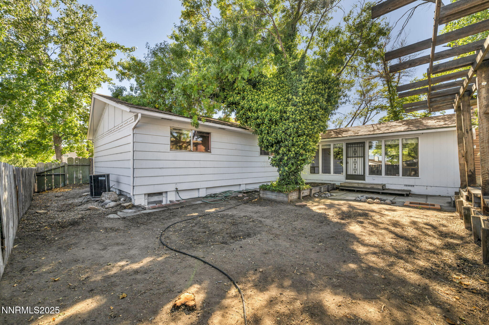 7-web-or-mls-3235-bryan-st