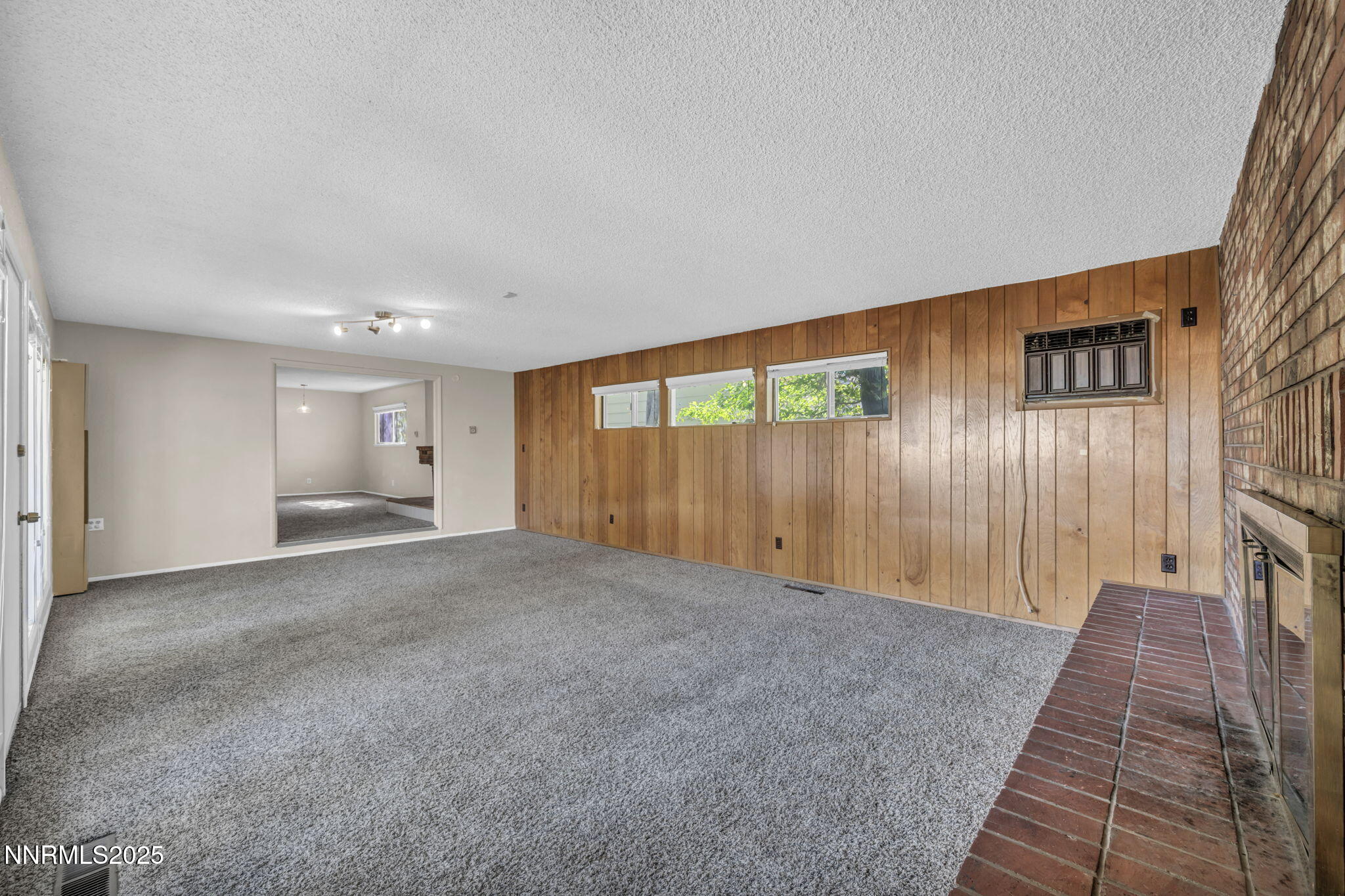 40-web-or-mls-3235-bryan-st