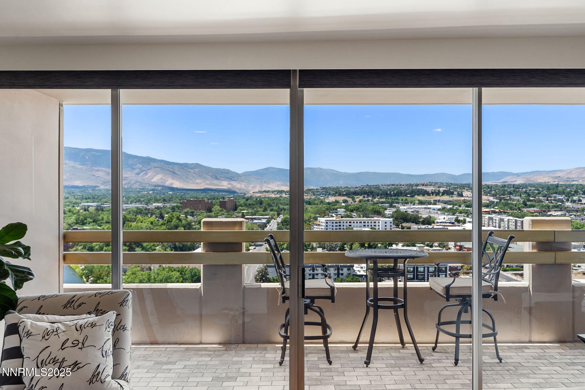 10-web-or-mls-DSC01006