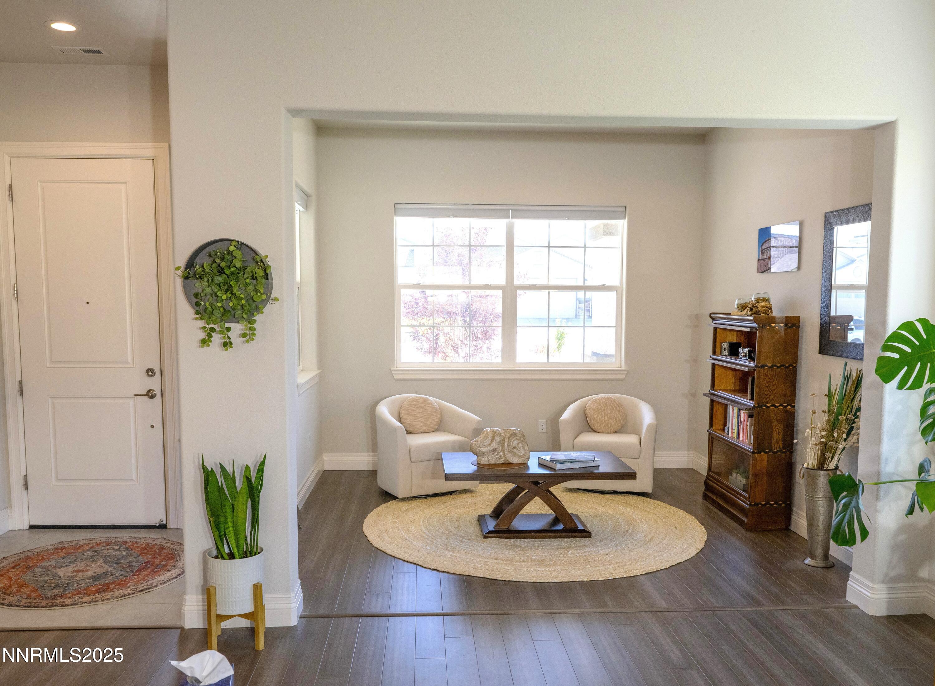 8 DINING & FRONT DOOR