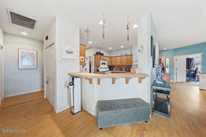 Canary breakfast nook