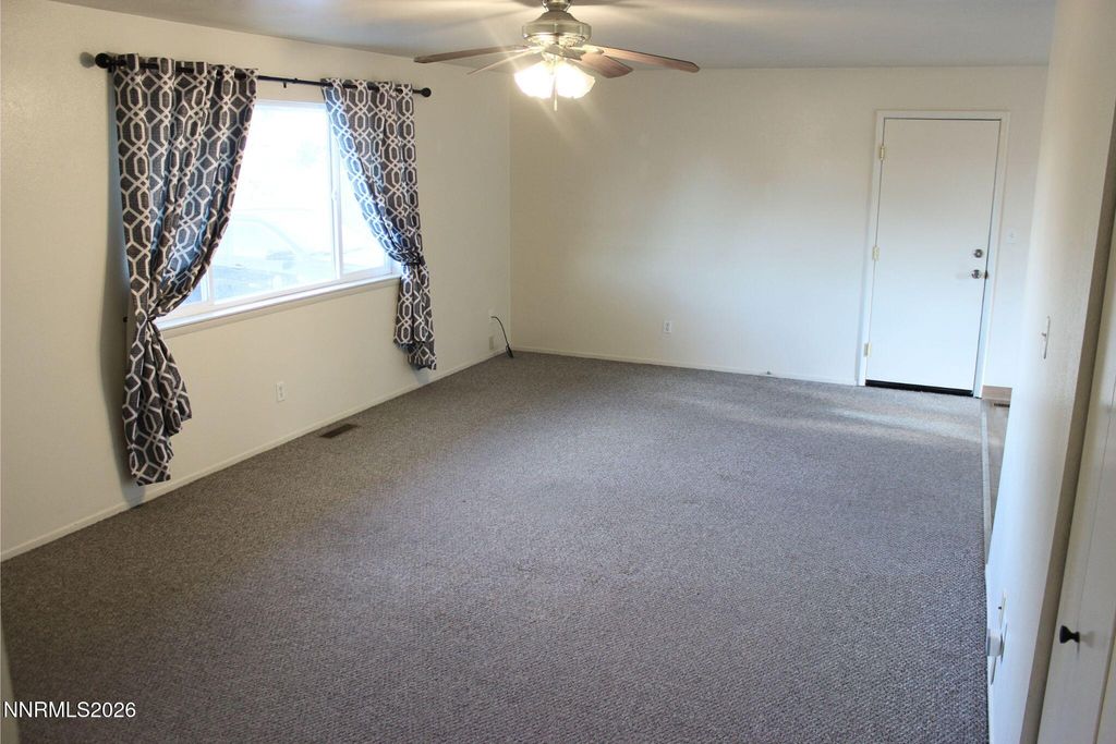 Photo of 831 Sunset Drive, Fallon, NV 89406 (MLS # 260005530)